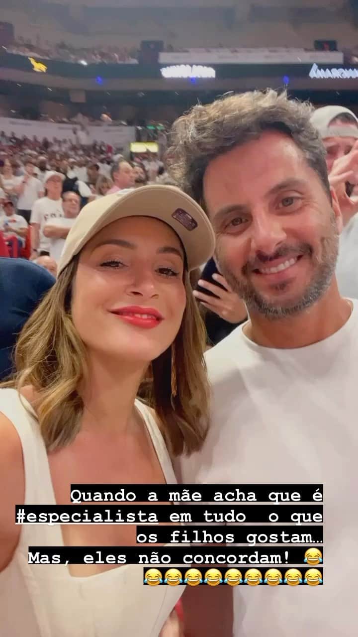 Claudia Leitteのインスタグラム：「Domingo é dia de ouvir #Especialistas!  Ps. Um pouco do sábado tá nos meus stories… ;)」