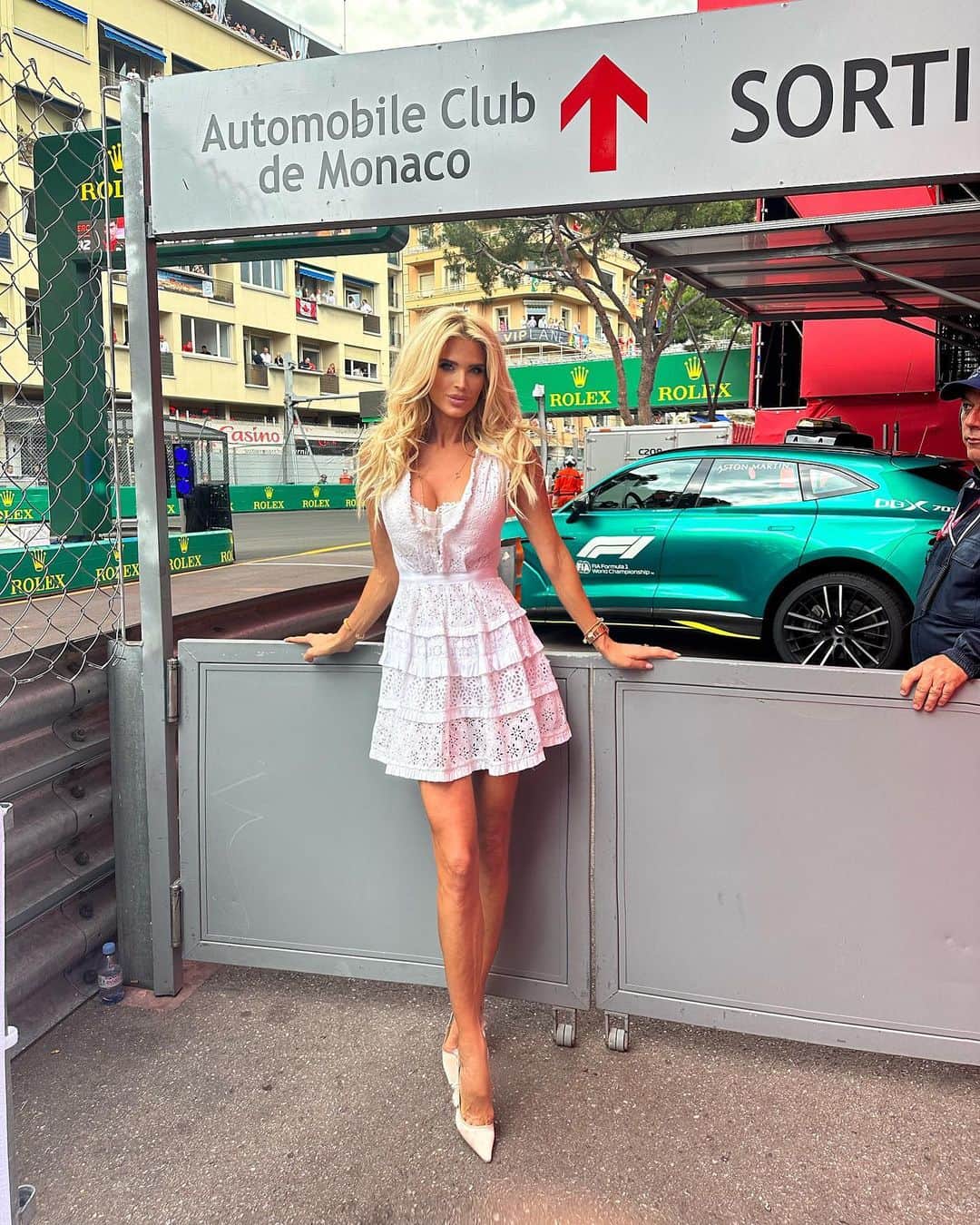 ヴィクトリア・シルヴステッドさんのインスタグラム写真 - (ヴィクトリア・シルヴステッドInstagram)「Amazing race Day Monaco @f1  Thanks @automobileclubmonaco for this Grand Prix experience 💥 #formula1」5月29日 0時39分 - victoriasilvstedt
