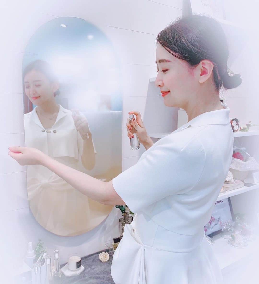 のインスタグラム：「🤍🤍🤍 Fragrance Journey memories🪞ありがとう  Wearing fragrance on my wrist ..♡  #Whitte #0号店 #lastday #Thanksall @whitte_official」