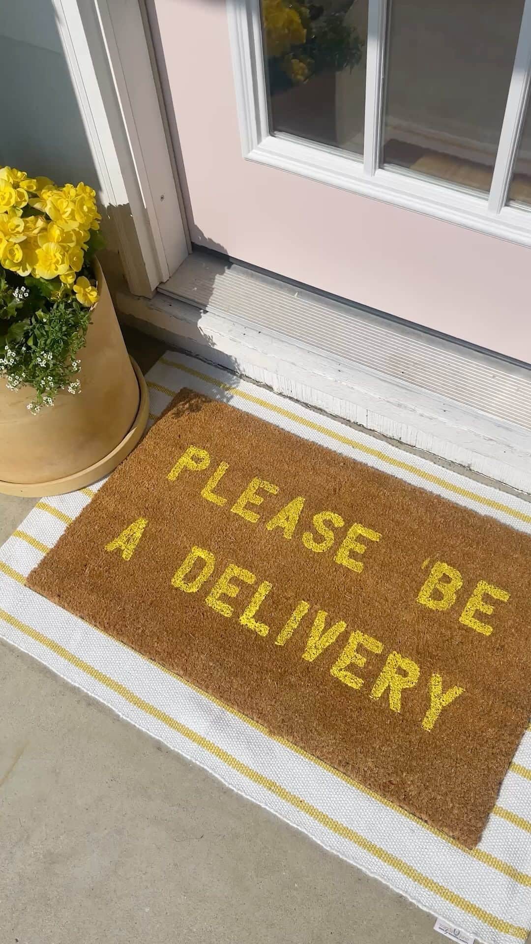 Wal-Mart Stores, Incのインスタグラム：「Leaving the house just so we can come home to this #DIY doormat—plus all our packages. 😉 #Doormat #FrontDoorDecor」