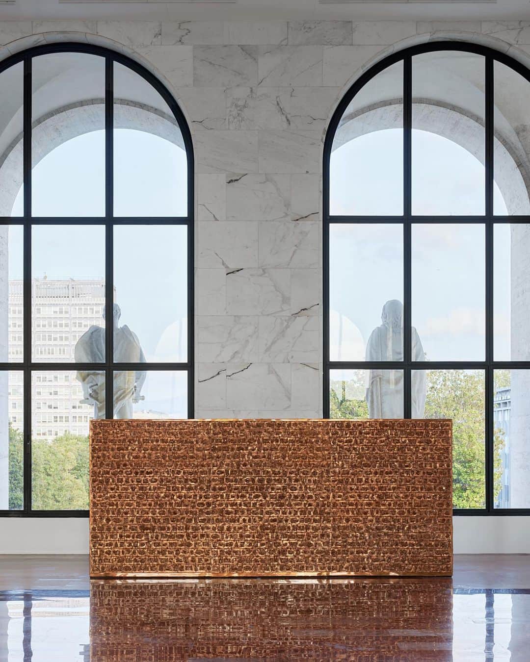 Fendiのインスタグラム：「A glimpse of the exhibition "Arnaldo Pomodoro: The Great Theatre of Civilizations" at Palazzo della Civiltà Italiana, Fendi headquarters in Rome, on display now through 1 October.  The exhibition is made possible through Fendi's partnership with @fondazione_arnaldo_pomodoro. #lartedidiffonderelarte」