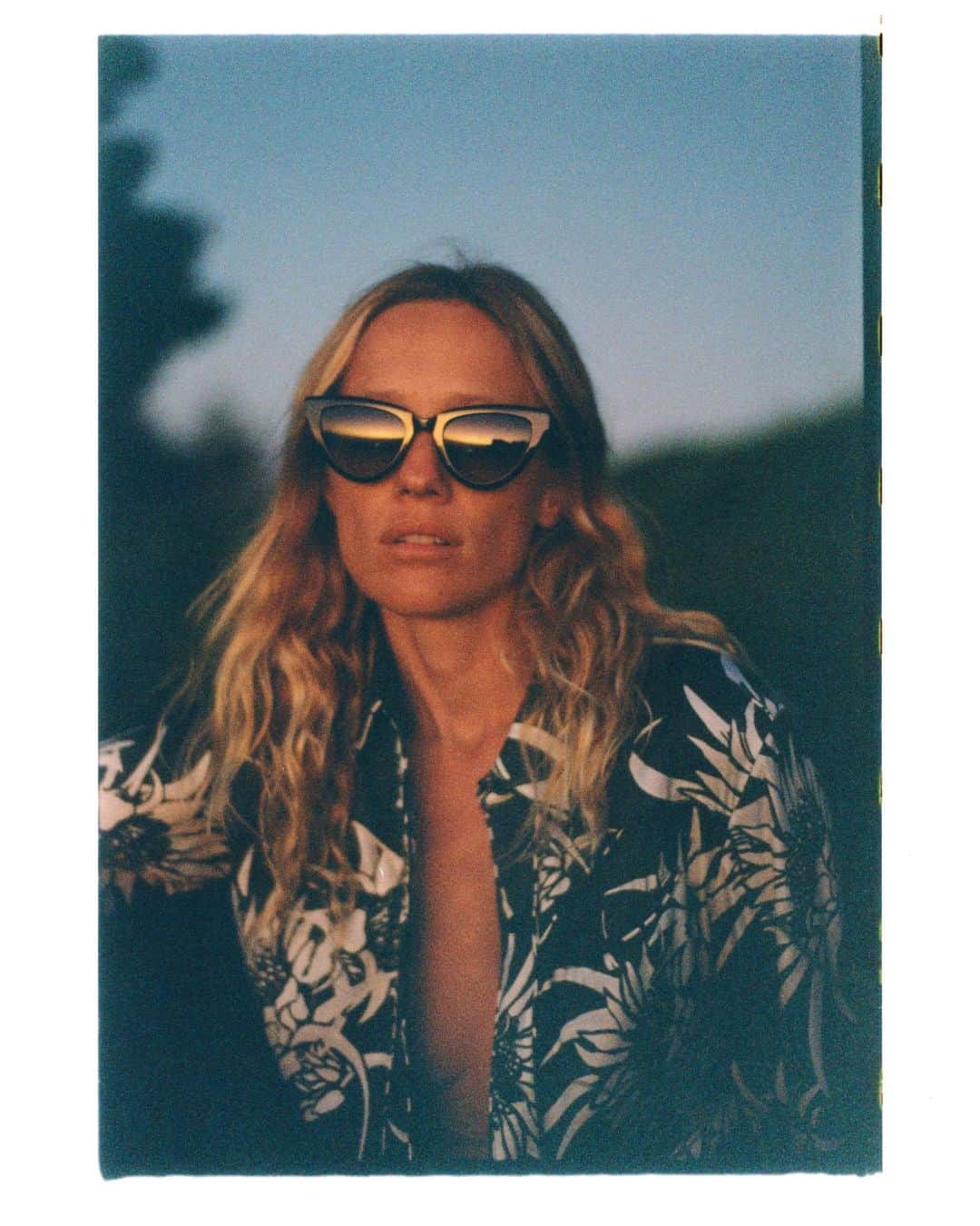 ラグ&ボーンのインスタグラム：「“LOVE THE WAY I SEE YOU AND YOU SEE ME.” @zippyseven photographed by @terenceconnors for rag & bone eyewear.」
