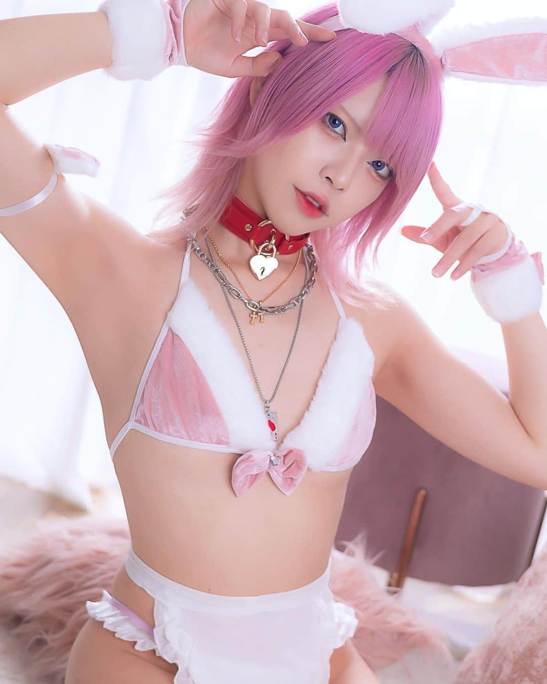 ぽにょ皇子のインスタグラム：「兎様  #cosplay #cosplayer #cosplaygirl #コスプレ #コスプレイヤー #グラビア #dj #ポートレート #portraitphotography #portrait #pink #Japanese #自撮り」