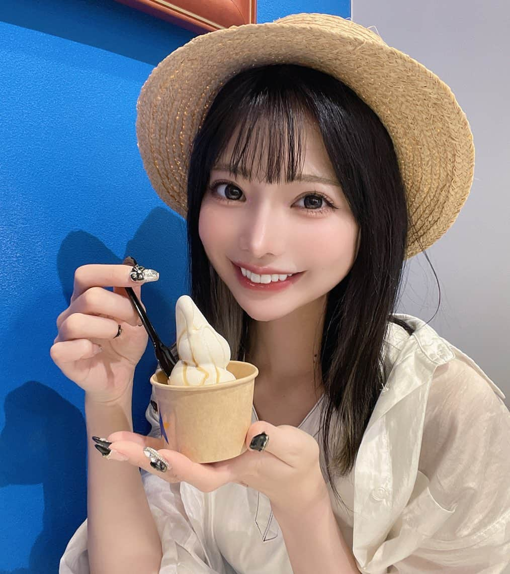 米倉みゆさんのインスタグラム写真 - (米倉みゆInstagram)「江ノ島に美味しいプリン屋さんあったよ🍮 プリン食べずにソフトクリームたべたよ🍦 . . . . . . #江ノ島 #江ノ島グルメ  #江ノ島カフェ  #江ノ島観光  #江ノ島デート  #江ノ島海岸  #江ノ島ランチ  #江ノ島プリン #湘南 #湘南グルメ #湘南カフェ  #鎌倉 #片瀬江ノ島 #江ノ電 #江ノ電の旅 #グルメ女子 #美味しいお店  #麦わら帽子 #カンカン帽 #夏 #夏コーデ #撮影会 #撮影会モデル #ポートレート #japan #japanese #japantravel #japantrip #japanfood  #enoshima」5月29日 1時27分 - yone__miyu630