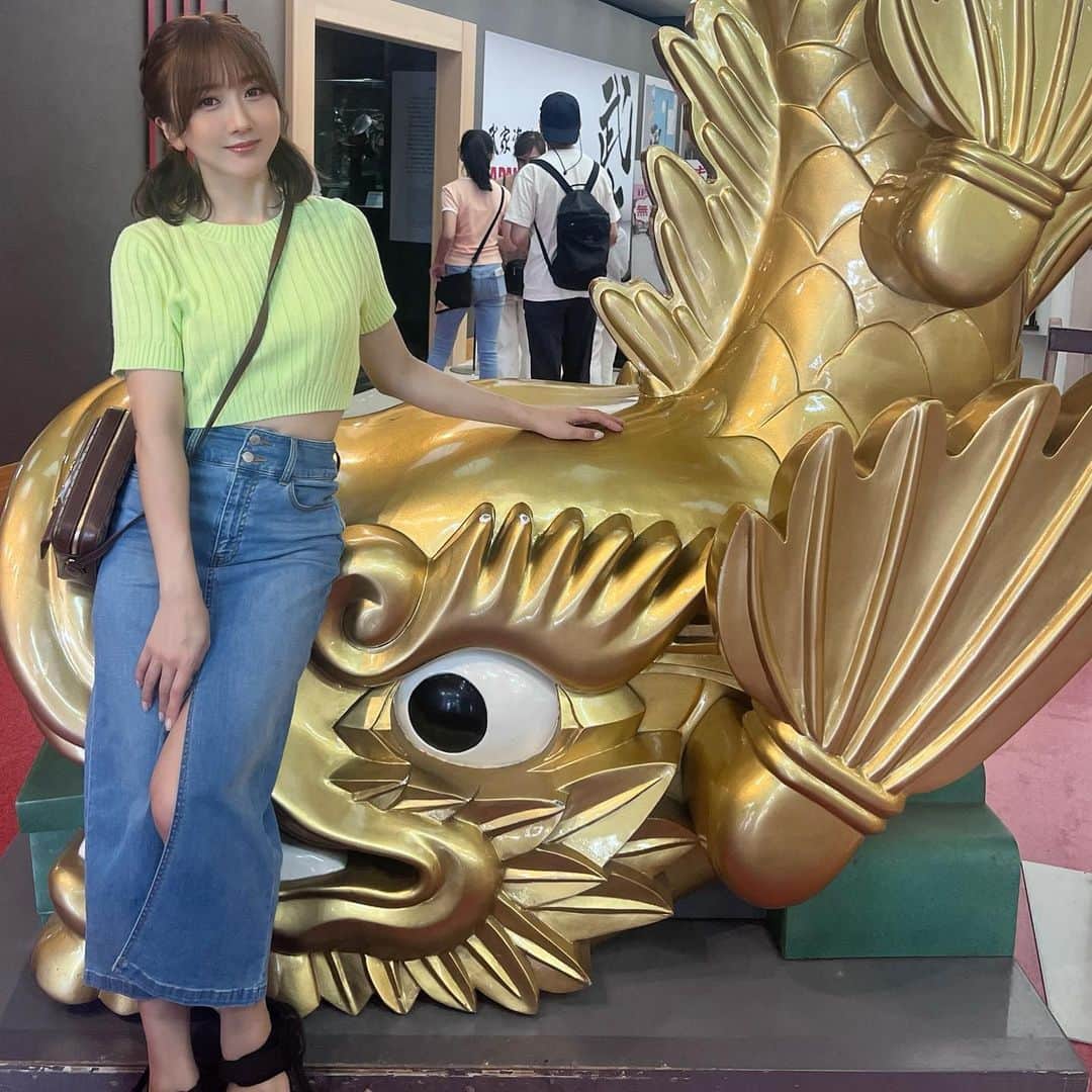 のインスタグラム：「ファンの皆さんと一緒に 熱海城と トリックアート体験しました🌼  面白かった🤣」