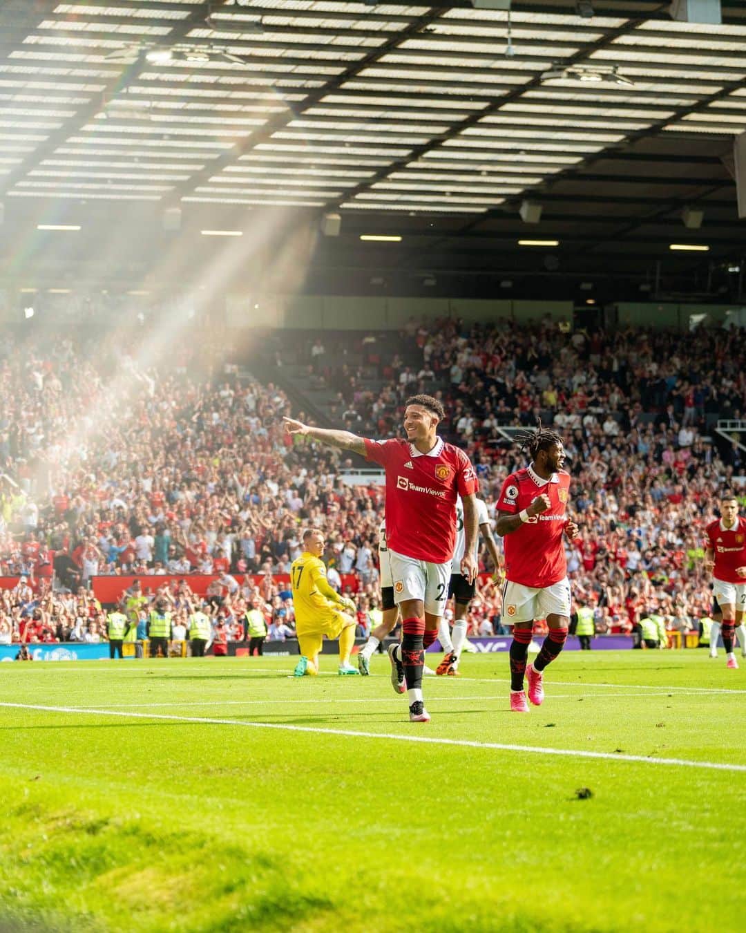 マンチェスター・ユナイテッドさんのインスタグラム写真 - (マンチェスター・ユナイテッドInstagram)「The perfect response from the Reds! 🔴  #MUFC #ManUtd #Sancho  #OldTrafford #PremierLeague」5月29日 1時38分 - manchesterunited