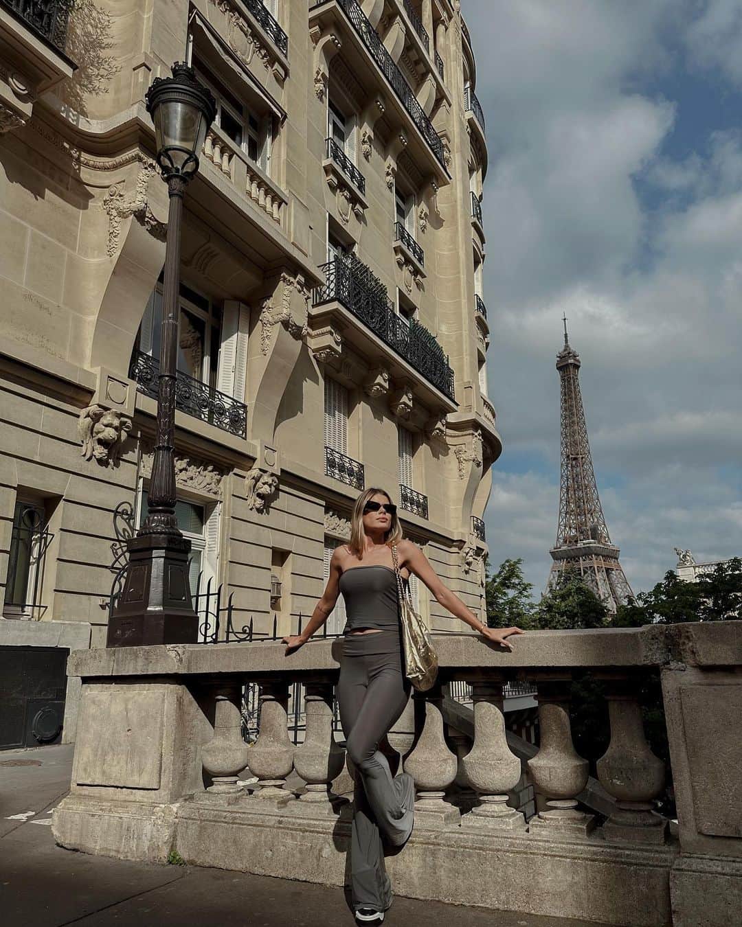 キャロル・カブリーノさんのインスタグラム写真 - (キャロル・カブリーノInstagram)「Paris et soleil ☀️🤍」5月29日 1時40分 - carolcabrino