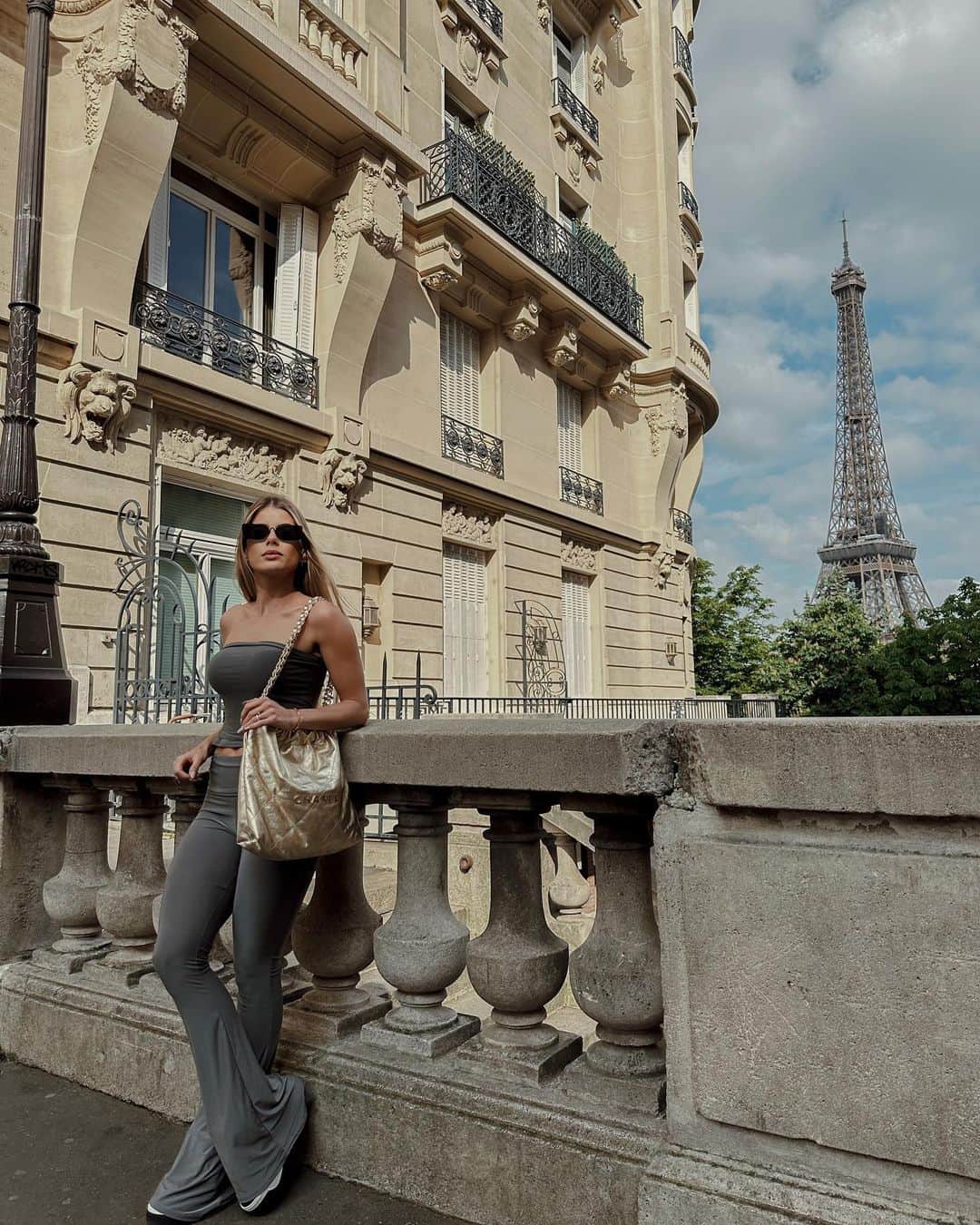 のインスタグラム：「Paris et soleil ☀️🤍」