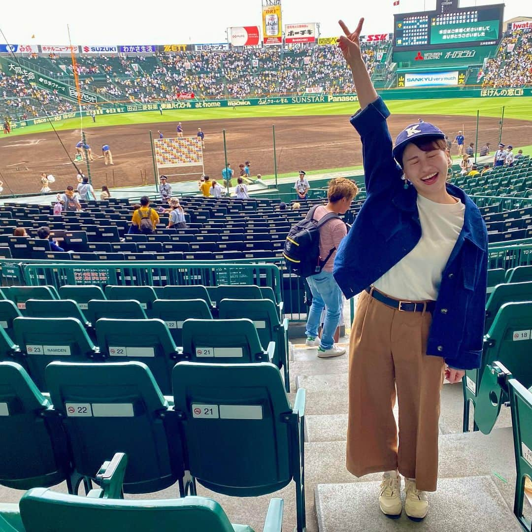 福永裕梨さんのインスタグラム写真 - (福永裕梨Instagram)「甲子園に行ってきました🐯⚾️ ⠀ 学生時代はビールの売り子で通い詰めたものの 実はプロ野球を観戦するのは初めてでした🤣 ⠀ 後輩の売り上げにも貢献できて🍻 グルメもいっぱい楽しめた😋！ ⠀ 久しぶりの満員の甲子園は 声援の反響がやっぱりすごくて改めて感動。  たくさん三振を取ってもらいたいという思いで 帽子は「K」をチョイスしました〜🧢  （笑）  #阪神甲子園球場 #甲子園 #聖地 #阪神 #阪神タイガース #野球 #阪神巨人戦 #ビールの売り子🍻 #声援のボリューム #一体感 #すごかったなぁ #パワーもらえた #エスコンでもこの声量で応援してみたいなぁ📣 #ちゃんと一塁アルプスも覗いてきましたよ🫣 #阪神8連勝 #さぞかし父親の機嫌がよいことでしょう😌 #HTB #アナウンサー #福永裕梨」5月29日 12時30分 - htb_yurifukunaga