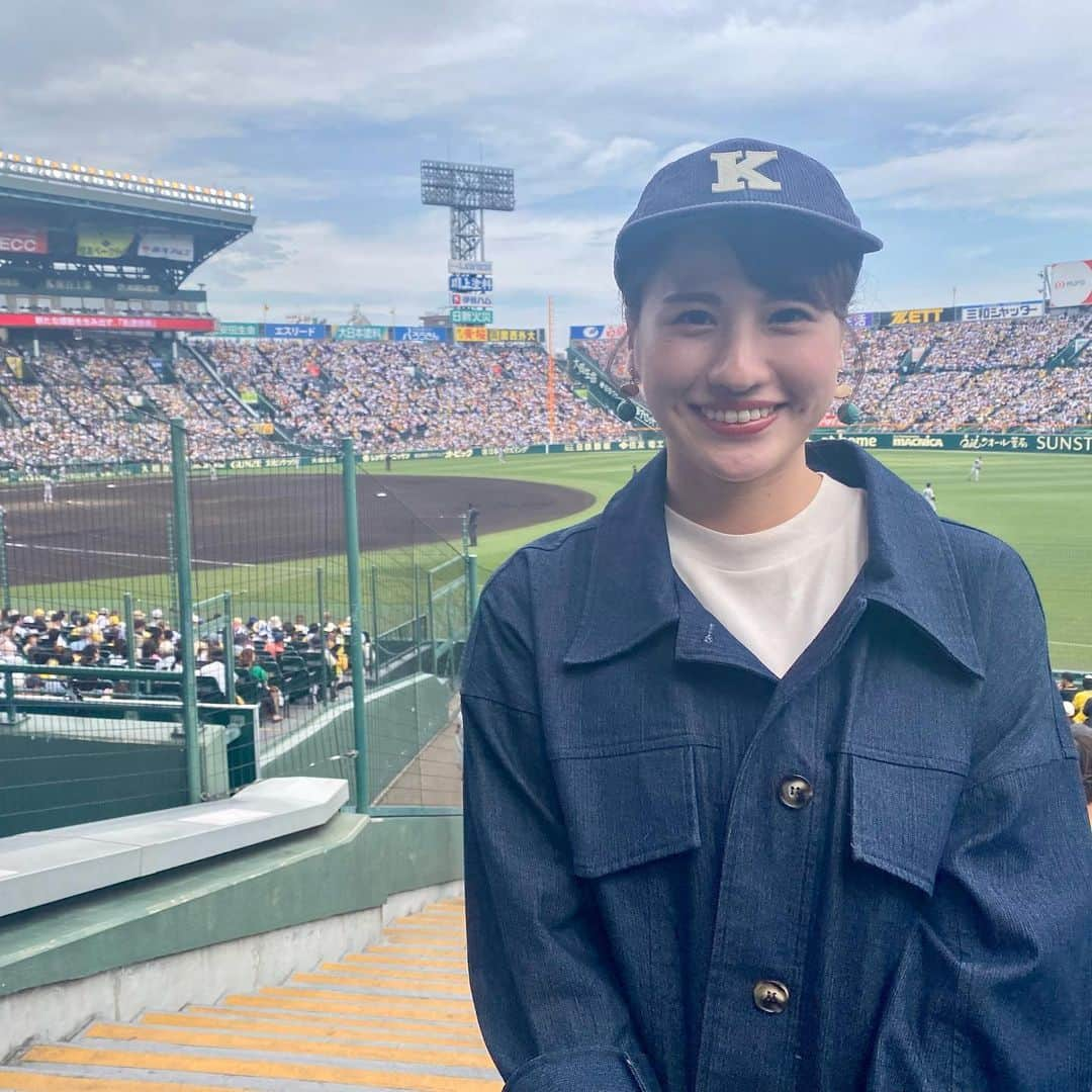 福永裕梨さんのインスタグラム写真 - (福永裕梨Instagram)「甲子園に行ってきました🐯⚾️ ⠀ 学生時代はビールの売り子で通い詰めたものの 実はプロ野球を観戦するのは初めてでした🤣 ⠀ 後輩の売り上げにも貢献できて🍻 グルメもいっぱい楽しめた😋！ ⠀ 久しぶりの満員の甲子園は 声援の反響がやっぱりすごくて改めて感動。  たくさん三振を取ってもらいたいという思いで 帽子は「K」をチョイスしました〜🧢  （笑）  #阪神甲子園球場 #甲子園 #聖地 #阪神 #阪神タイガース #野球 #阪神巨人戦 #ビールの売り子🍻 #声援のボリューム #一体感 #すごかったなぁ #パワーもらえた #エスコンでもこの声量で応援してみたいなぁ📣 #ちゃんと一塁アルプスも覗いてきましたよ🫣 #阪神8連勝 #さぞかし父親の機嫌がよいことでしょう😌 #HTB #アナウンサー #福永裕梨」5月29日 12時30分 - htb_yurifukunaga