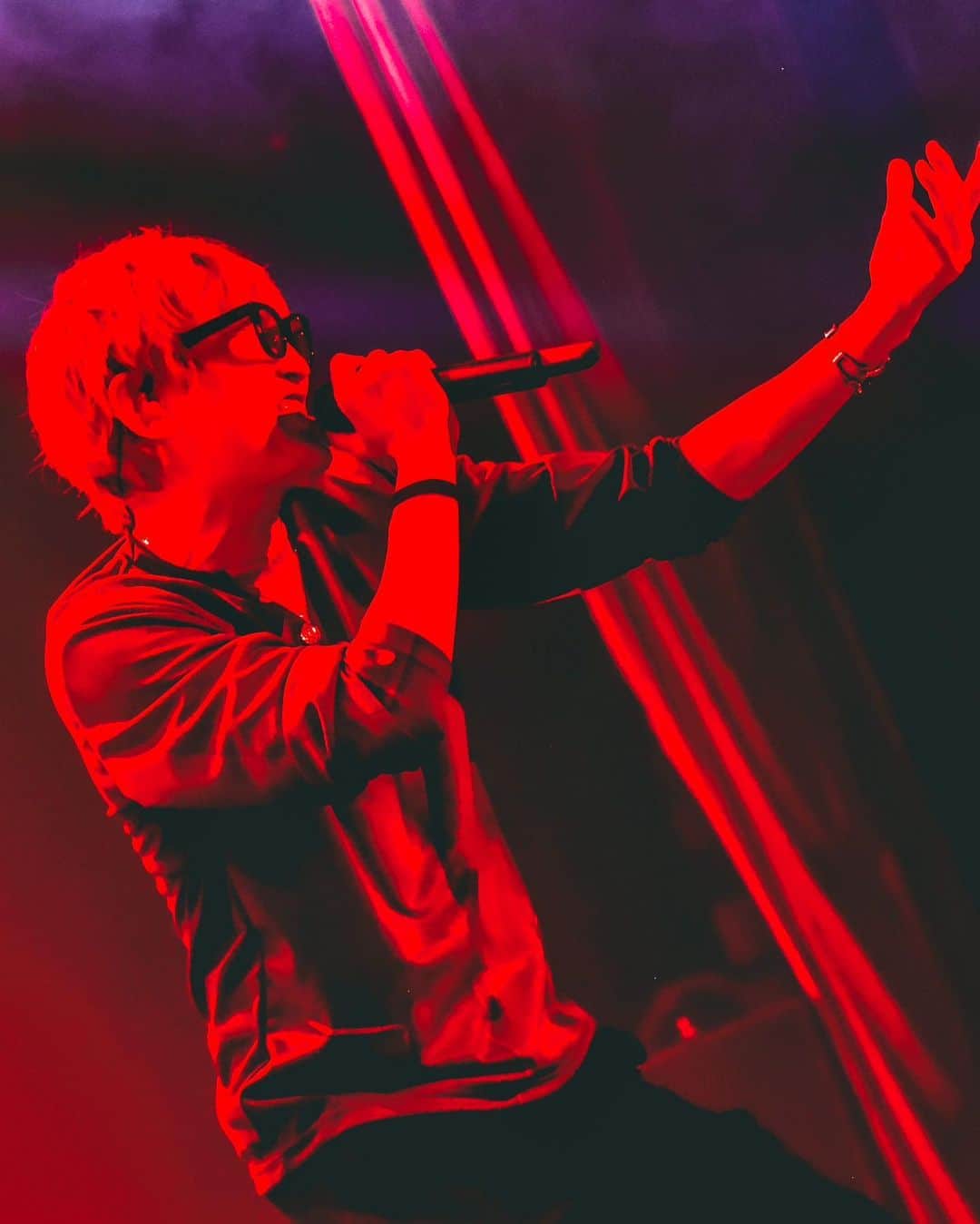スガシカオのインスタグラム：「明日はいよいよ『ファンクザウルス』ファイナル東京公演！！おれたちのFUNKを感じてくれ！ FUNKとともに、あらんことを！（←これライブで100回くらい言います） ---------- 5月30日(火)　Zepp Shinjuku 開場18:00 開演19:00  ＜当日券情報＞ Sold Out  ＜グッズ先行発売＞ 15:30〜会場入口にて先行販売 ペンライト、たくさん振ってください！よく見えますのでー」