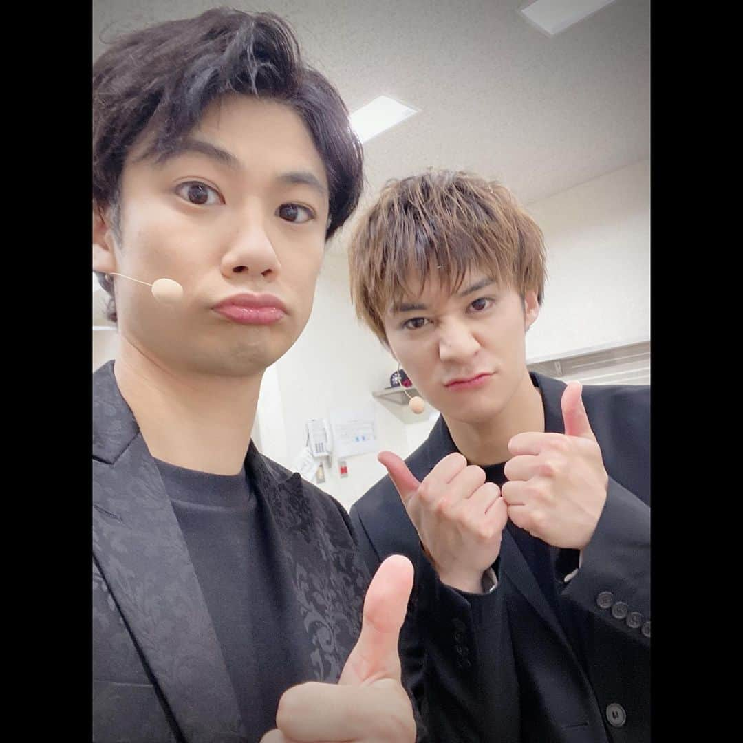 馬場良馬さんのインスタグラム写真 - (馬場良馬Instagram)「『TokiEntertainment SUPER EVENT 〜Thanks&Evolutions〜』  無事に終了致しました🎤✨  本当に沢山のご来場 誠にありがとうございました！！！  いやぁ めちゃめちゃ盛り沢山で 大変だったけど楽しかった！！！  皆さんにも 楽しんで帰っていただけていたら 嬉しい限りです☘  僕としても 新しく一緒になった仲間とも こうやって１つのイベントを 乗り越えられた事は大きな財産です。  事務所が大きくなるように 自分自身ももっと頑張りたいと 思えるI日でした。  本日はそんな余韻に 浸る間もなく下北沢で 『とりあえず〇〇で！』  もう既に家に帰って来たような ホーム感のイベント🏠  翔太とリラックスしながらも 全力で楽しみたいと思います！！！  #トキイベ #トキエンタテインメント #トキエンターアライヴ #私オム」5月29日 11時12分 - ryoma_baba