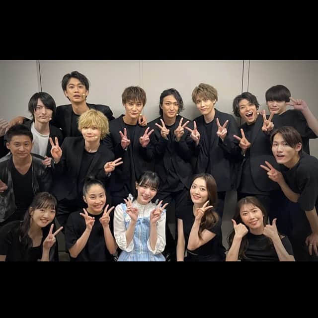 馬場良馬のインスタグラム：「『TokiEntertainment SUPER EVENT 〜Thanks&Evolutions〜』  無事に終了致しました🎤✨  本当に沢山のご来場 誠にありがとうございました！！！  いやぁ めちゃめちゃ盛り沢山で 大変だったけど楽しかった！！！  皆さんにも 楽しんで帰っていただけていたら 嬉しい限りです☘  僕としても 新しく一緒になった仲間とも こうやって１つのイベントを 乗り越えられた事は大きな財産です。  事務所が大きくなるように 自分自身ももっと頑張りたいと 思えるI日でした。  本日はそんな余韻に 浸る間もなく下北沢で 『とりあえず〇〇で！』  もう既に家に帰って来たような ホーム感のイベント🏠  翔太とリラックスしながらも 全力で楽しみたいと思います！！！  #トキイベ #トキエンタテインメント #トキエンターアライヴ #私オム」