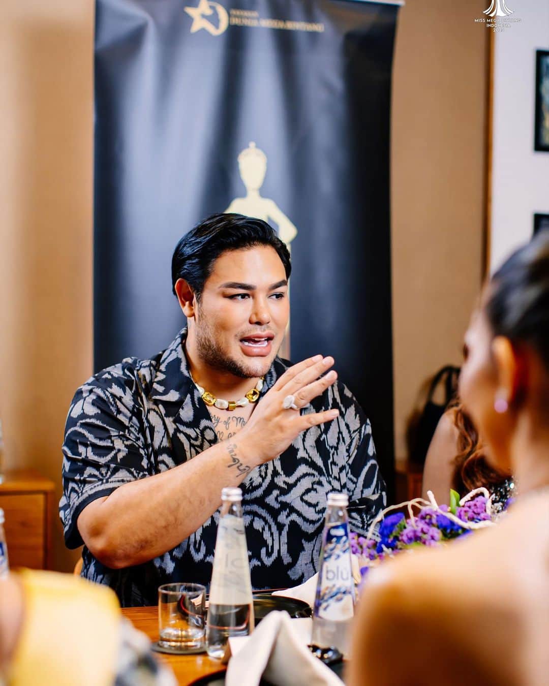 Ivan Gunawanさんのインスタグラム写真 - (Ivan GunawanInstagram)「It's a BIG DAY ! Press Conference & Sashing Ceremony Miss Mega Bintang Indonesia 2023 presented by @msglowbeauty  powered by @officialiforte  Monday , May 29th 2023. Live streaming from The H Club SCBD @h.scbd  On Miss Mega Bintang Indonesia Youtube Channel ! Dont forget to watch the show ! Make sure you guys all got the invitations !  Let's celebrate Biggest Event of The Year together!  See you there!  #yayasanduniamegabintang  #missmegabintangindonesia2023  #MMBI2023  #pressconference  #sashingceremony  #TimeToShine」5月29日 11時17分 - ivan_gunawan