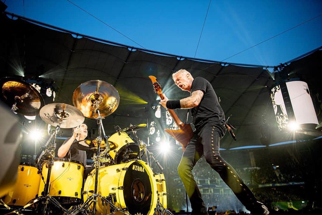 メタリカさんのインスタグラム写真 - (メタリカInstagram)「#M72Hamburg through the lens of @rosshalfin. 🇩🇪   #Metallica #M72 #MetOnTour」5月29日 13時00分 - metallica