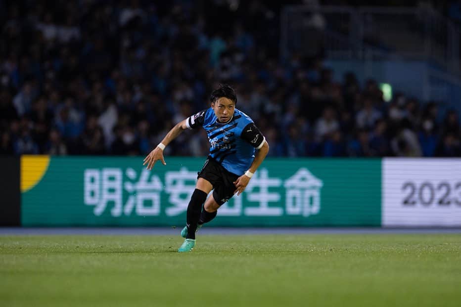 のインスタグラム：「柏戦  みんなが気持ちの入った良い試合が出来ました😊  また次の試合でも勝てるように最高の準備をします🔥  登里が次ゴールしても抱きつきに行くのはやめます。笑」