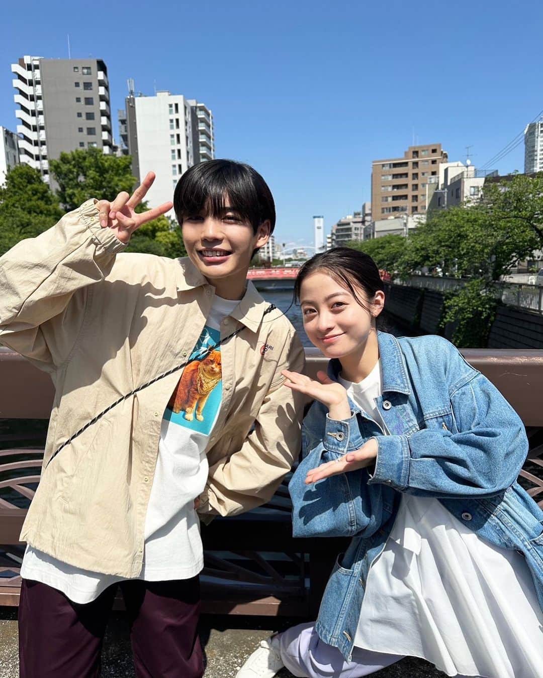 のインスタグラム：「💍  ／ 　第7話の放送まであと1日👦🏻👧🏻 ＼　　  羽田家仲良し姉弟❕ 綾華さんと陸くんの青空ツーショット📸  お姉ちゃんにツンツンしながらも、 いつも心配して行動してくれる弟・陸くんです👦🏻✌️ ️ 第1〜3話と最新話はTVerにて見逃し配信中🍥 第7話の放送前にぜひおかわりお願いします💭  #王様に捧ぐ薬指 #王ささ  #橋本環奈 #環奈ちゃん #山田涼介 (#HeySayJUMP) #坂東龍汰  #長尾謙杜 (#なにわ男子) #森永悠希  #塚地武雅  #利重剛  #りょう #松嶋菜々子  #TBS #火曜ドラマ  #小学館 #春ドラマ #ラブコメ #胸キュン  #ドラマ好きな人と繋がりたい  #プロポーズ #夫婦 #夫婦バトル　 #第7話は5月30日よる10時放送👫」