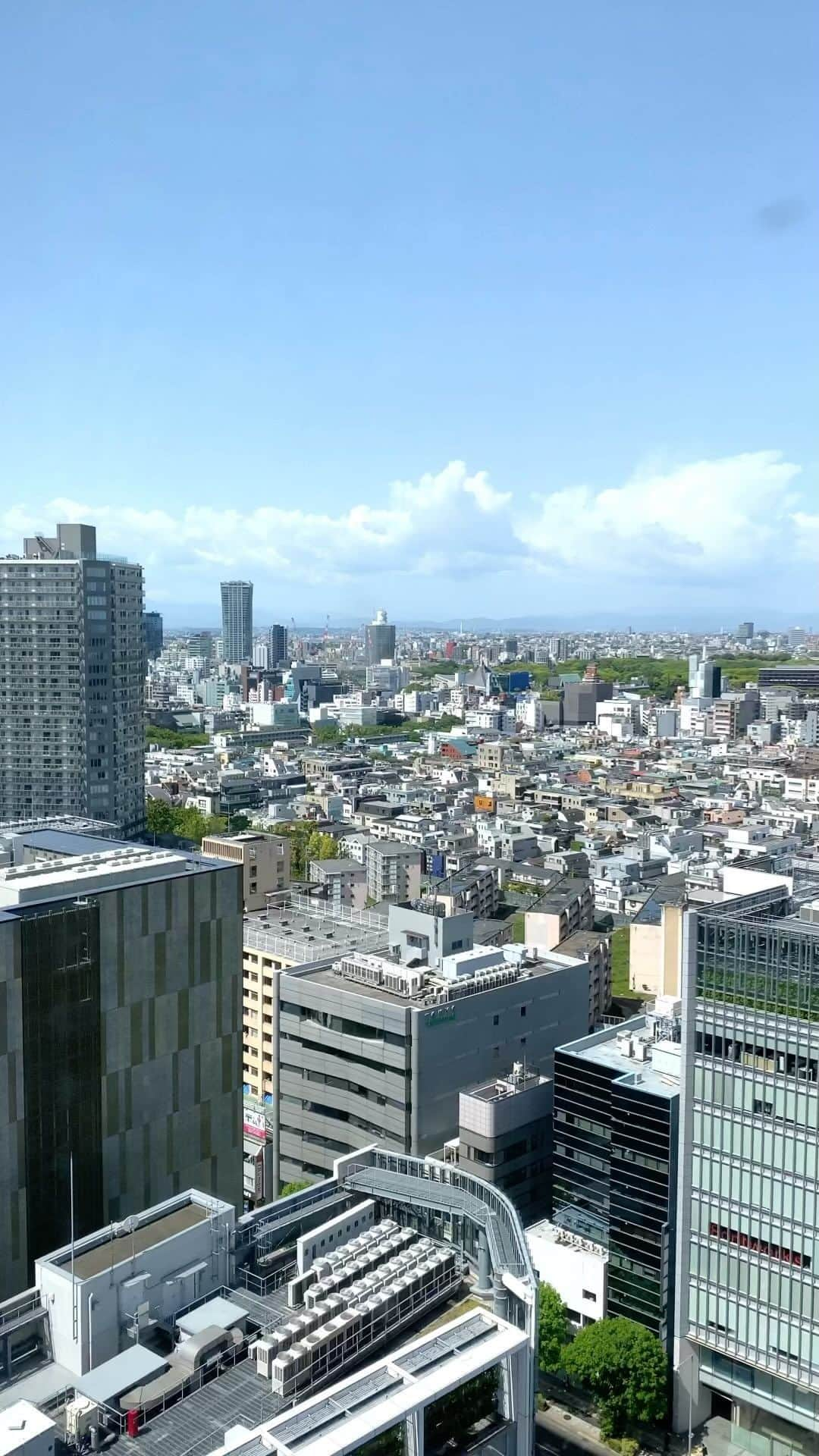 ブレンダのインスタグラム：「Tokyo, why are you so fun?! Looking at photos from my last trip be getting me excited for my next one (next week)!  来週また日本行きますよ! 楽しみ🥳. みな早く会いたい❤️❤️❤️」