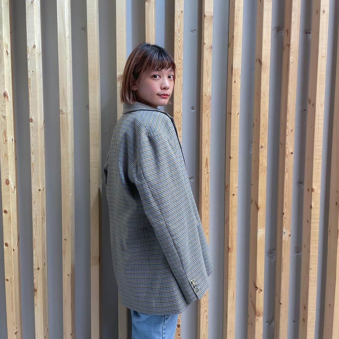 石川瑠利子のインスタグラム：「. 夜は少し肌寒いし、冷房が寒い時期になってきたね🫣💦 @charol___official のジャケットがちょうど良くて大活躍です🙋🏼‍♀️❣️  #charol #jacketstyle」