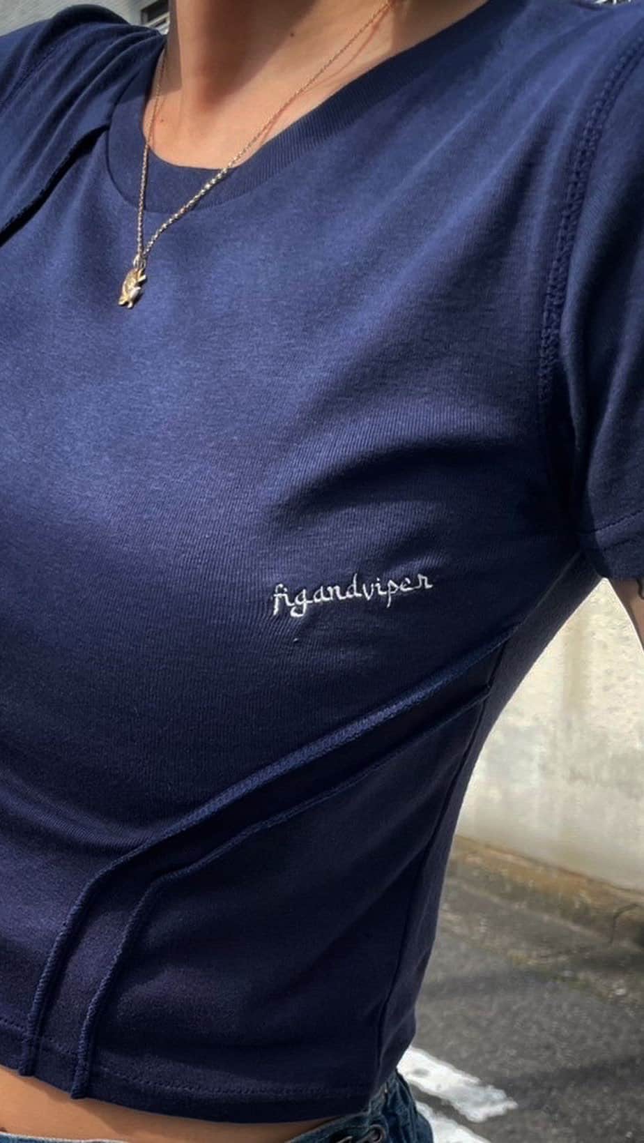 のインスタグラム：「【 New 】  ・Contrast stitch logo tee ¥4,400 (tax included)  _______________________________________________  #figandviper」