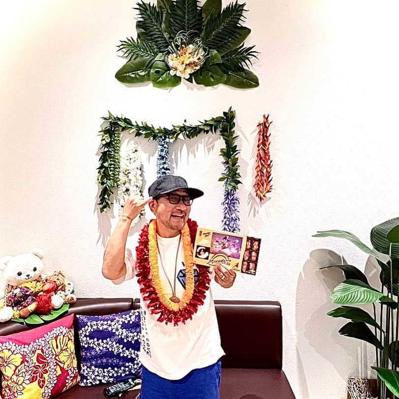 Chageさんのインスタグラム写真 - (ChageInstagram)「「mahalo!」を555回ほど 言いたい！そんな2日間でした。みんな!ｻｲｺｰｻｲｺｰ! 本日より弊社は新商品の開発に邁進いたします。 それにしても社員のみなさんの笑顔がｽｽｽｽﾃｷｻ! でございました。ﾄｳﾌﾞﾝｺﾚﾃﾞｶﾞﾝﾊﾞﾚﾙ!! He ‘olina leo ka ke aloha  #ハワイアンズ 社員旅行」5月29日 12時24分 - chageshu06