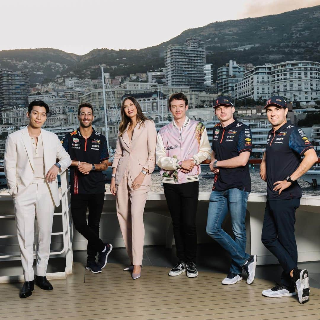 タグ・ホイヤーさんのインスタグラム写真 - (タグ・ホイヤーInstagram)「An exclusive treat at the #MonacoGP!   After the qualifying session, TAG Heuer had the honor of hosting @maxverstappen1, @schecoperez, and @danielricciardo from @redbullracing on the TAG Heuer boat for an unforgettable session with our privileged guests. #TAGHeuer」5月29日 3時29分 - tagheuer