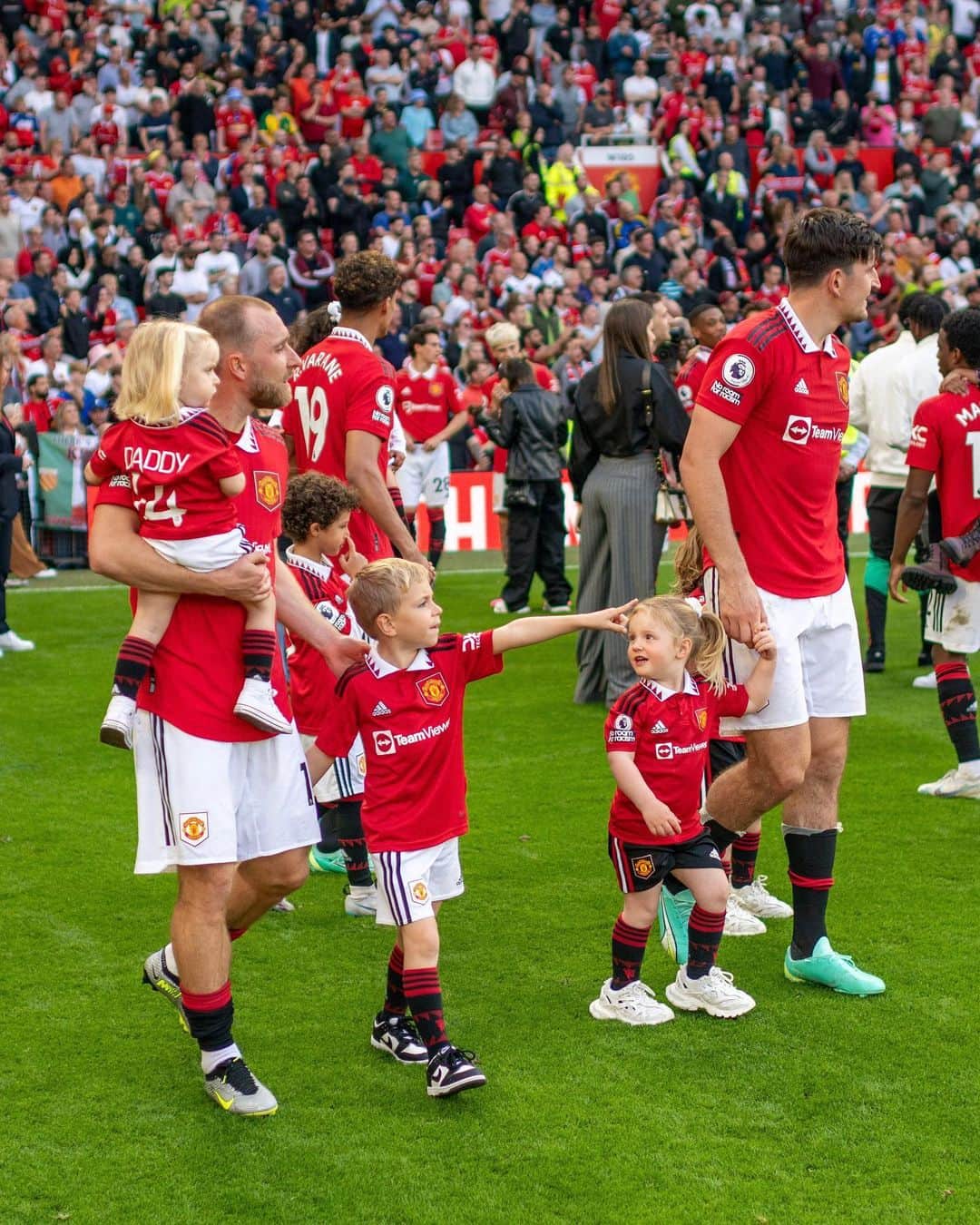 マンチェスター・ユナイテッドさんのインスタグラム写真 - (マンチェスター・ユナイテッドInstagram)「One family, United ❤️  #MUFC #ManUtd #OldTrafford #PremierLeague」5月29日 3時49分 - manchesterunited