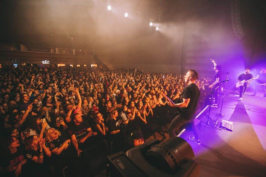 ジャスティン・ヒルズのインスタグラム：「Thank you Fort Wayne. See you soon. Photos: @nickalausstafford」