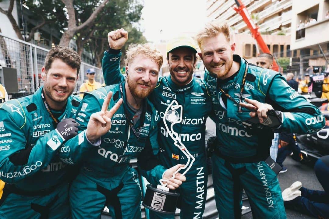 フェルナンド・アロンソのインスタグラム：「Another podium! P2 🏆 in Monaco!!!!  So happy with this after a difficult race, specially with the rain at the end!  •  Thank you Thank you Thank you Thank you Thank you Thank you Thank you Thank you Thank you Thank you Thank you Thank you Thank you Thank you Thank you 💚💚 @astonmartinf1 !!! #monaco #f1 #astonmartin」