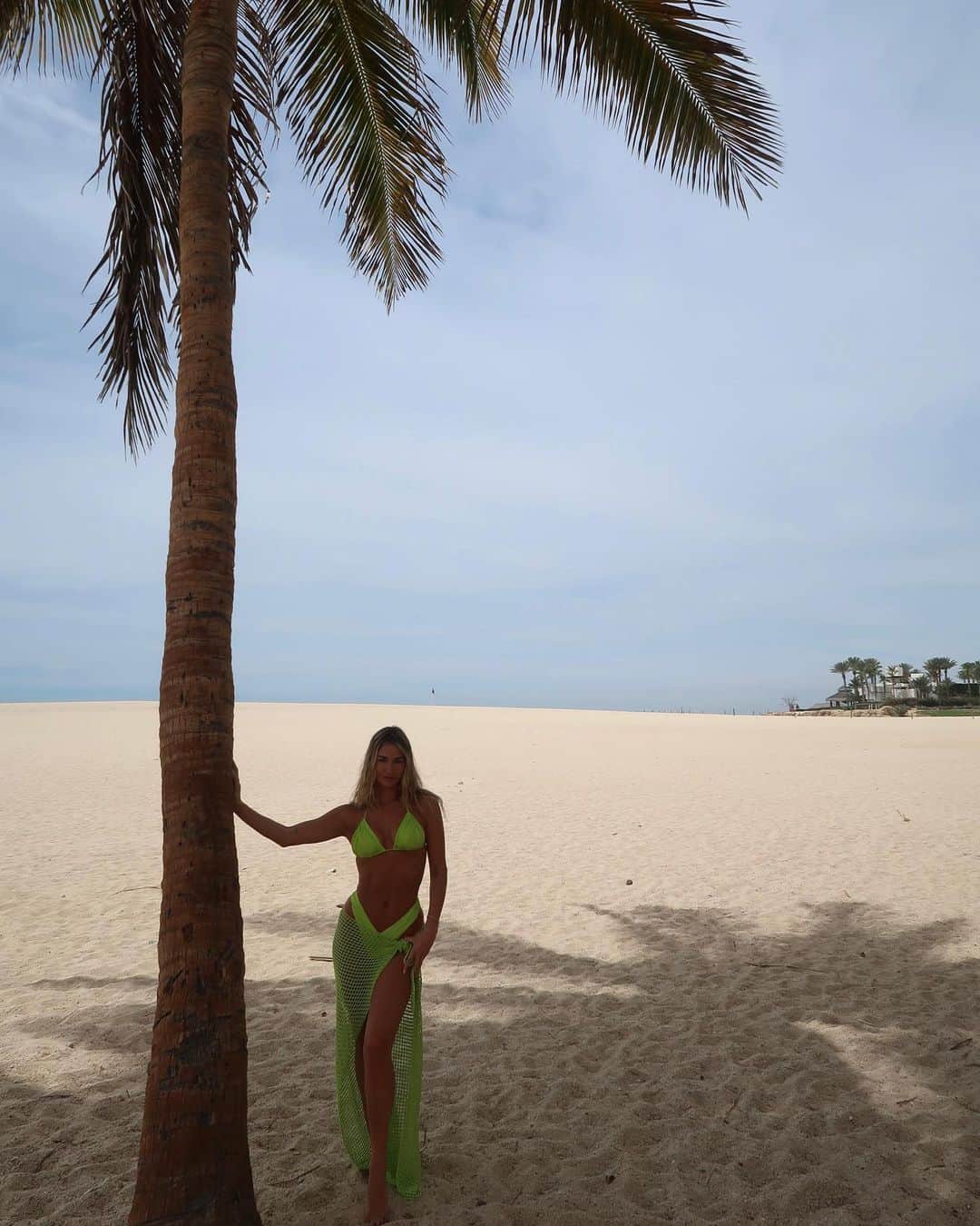 Madison Edwardsさんのインスタグラム写真 - (Madison EdwardsInstagram)「Island girl @bananhot 🏝️💦」5月29日 4時43分 - madi_edwards