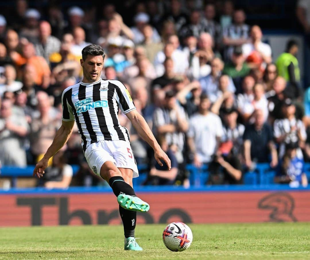 ファビアン・シェアさんのインスタグラム写真 - (ファビアン・シェアInstagram)「Another point on the board to finish off the season!!!🖤🤍 gonna miss playing in black and white for the next few weeks❤️ #NUFC」5月29日 4時50分 - fabianschaer_official