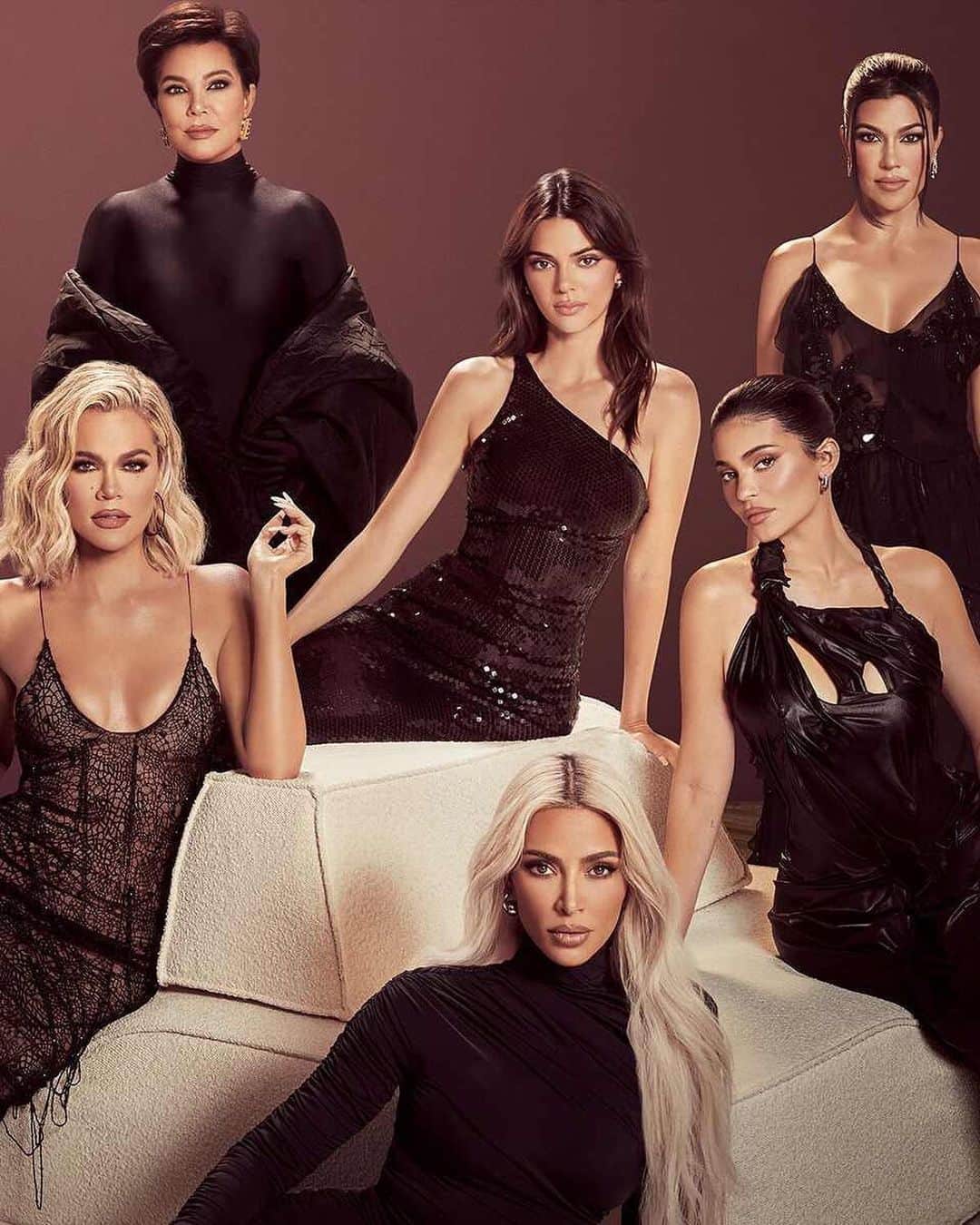 E! Onlineさんのインスタグラム写真 - (E! OnlineInstagram)「Struggling to keep up with #TheKardashians' romances? We've got you covered, okur? Link in bio for the latest on the Kardashian-Jenners' love lives. (📷: Hulu)」5月29日 5時01分 - enews