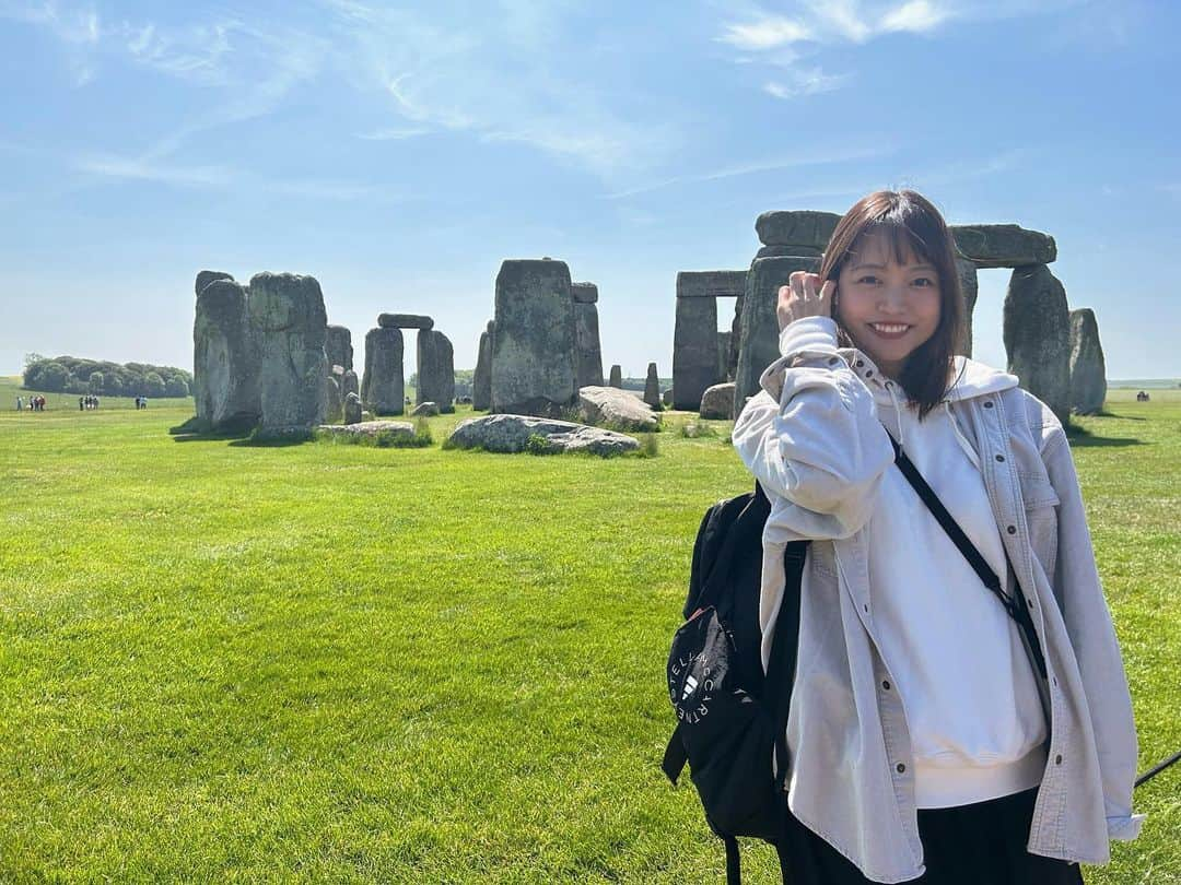 寺川里奈さんのインスタグラム写真 - (寺川里奈Instagram)「行きたかった場所の一つ。  様々な説があるけど、いまだに謎の多い遺跡。  想像を掻き立てられる空間、 神秘的で面白かった🕊  #stonehenge  #england」5月29日 5時04分 - rina_terakawa