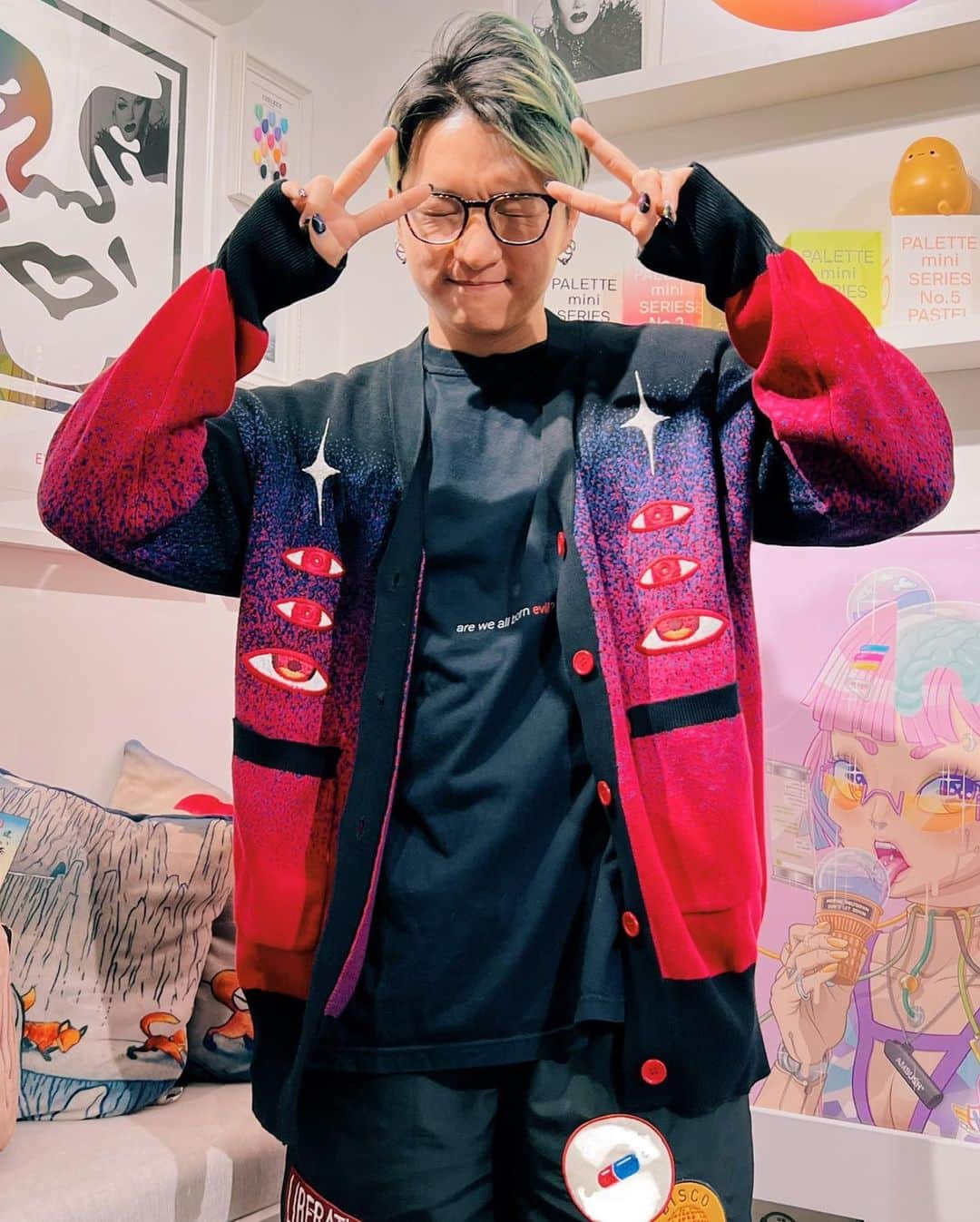 meyocoさんのインスタグラム写真 - (meyocoInstagram)「Gorgeous pics of our Demon Wings Cardigan, courtesy of our dear friends at @popcoat 🩵 love you all to hell and back!」5月29日 5時12分 - meyoco