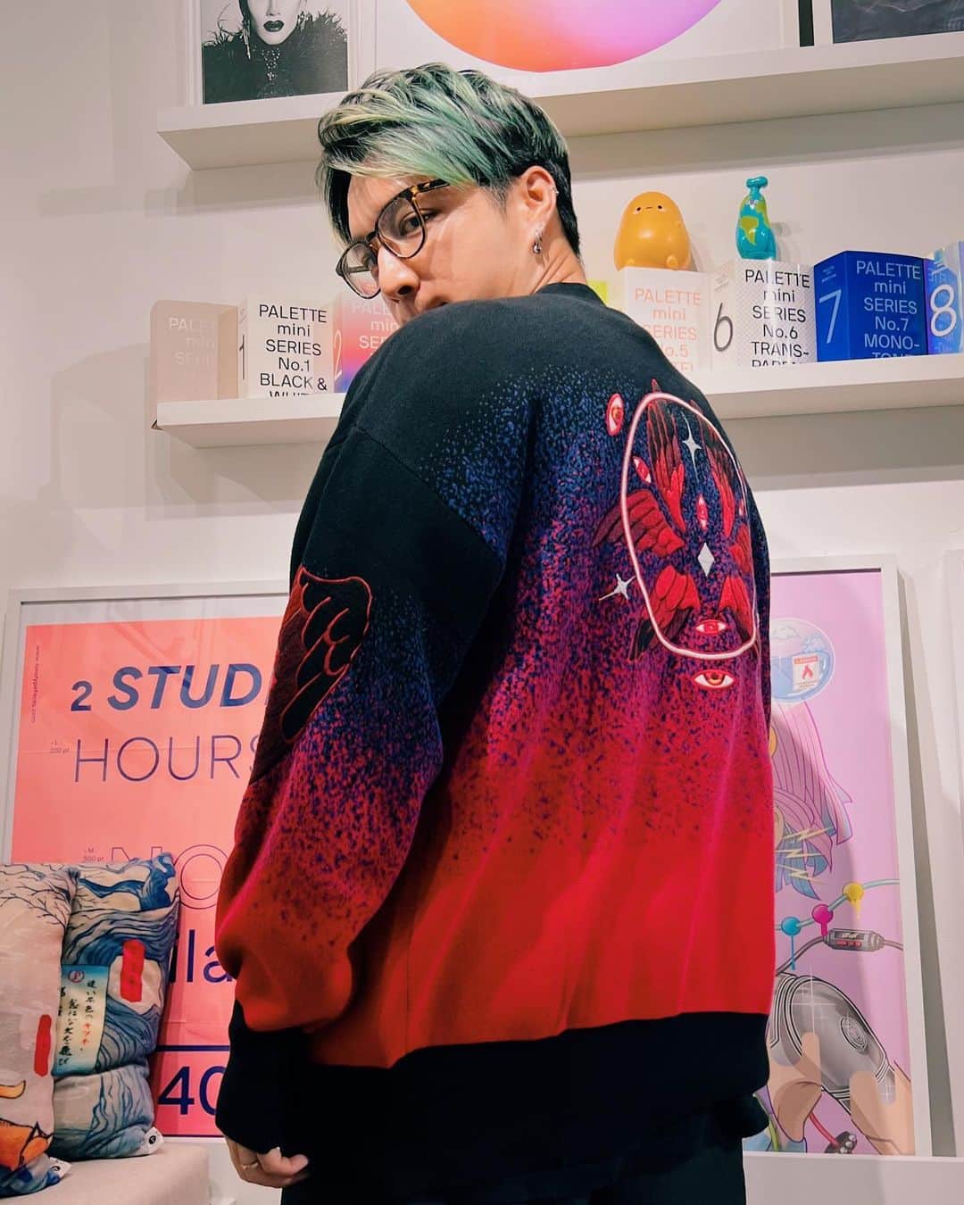 meyocoさんのインスタグラム写真 - (meyocoInstagram)「Gorgeous pics of our Demon Wings Cardigan, courtesy of our dear friends at @popcoat 🩵 love you all to hell and back!」5月29日 5時12分 - meyoco