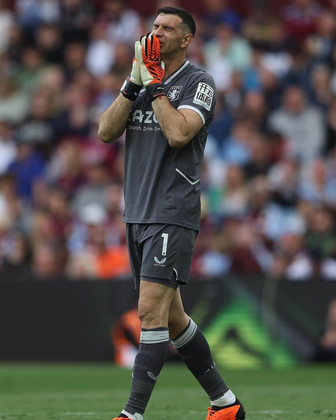 ダミアン・マルティネスさんのインスタグラム写真 - (ダミアン・マルティネスInstagram)「European competition ✅  Villa park rocking ✅  Thank you so much for your amazing support throughout the season 🫶  Competencia europea ✅  Villa park 🔥  Gracias a todos por el apoyo durante todo el año 🫶」5月29日 5時10分 - emi_martinez26