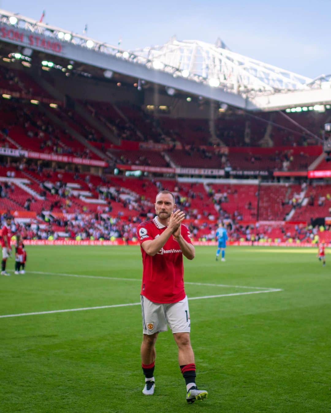 クリスティアン・エリクセンのインスタグラム：「Thank you Old Trafford for the support this season! One more game to go💪🏻💪🏻💪🏻 !! @manchesterunited #ce14」