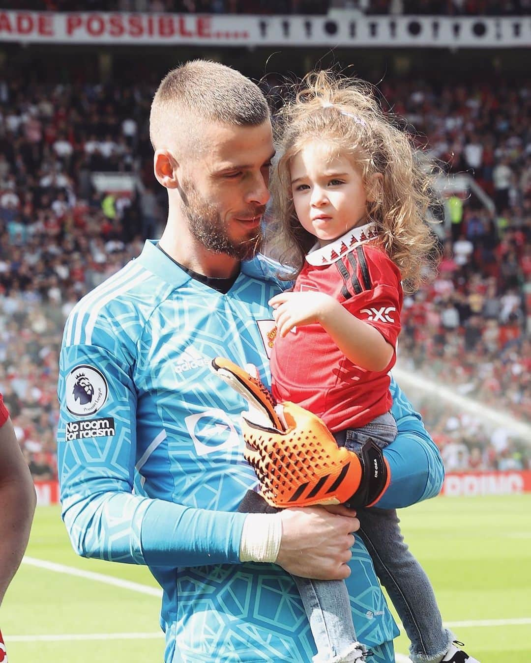 ダビド・デ・ヘアのインスタグラム：「Family + Old Trafford = ♥️」