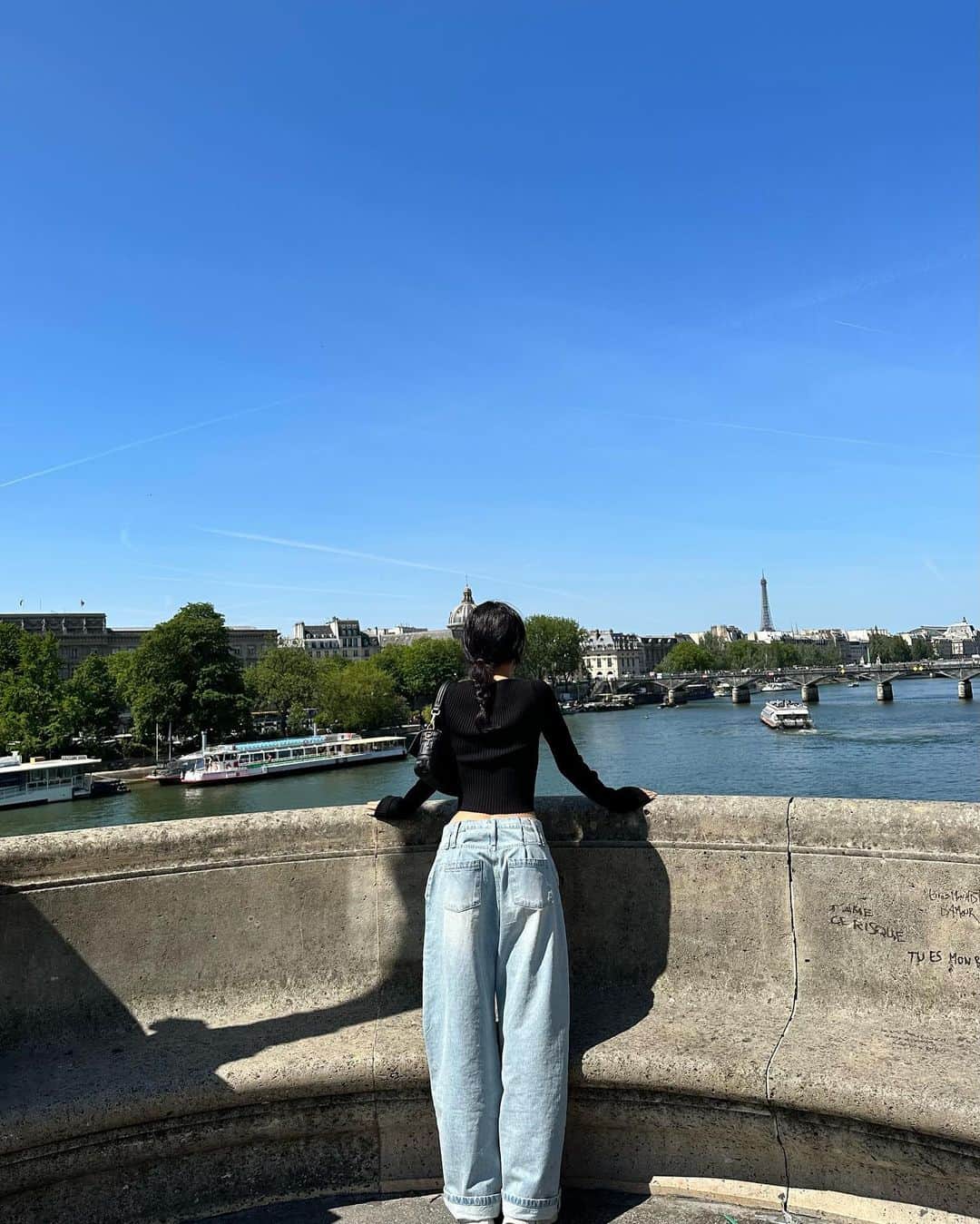 スルギさんのインスタグラム写真 - (スルギInstagram)「Une journée inoubliable à Paris❤️」5月29日 5時46分 - hi_sseulgi