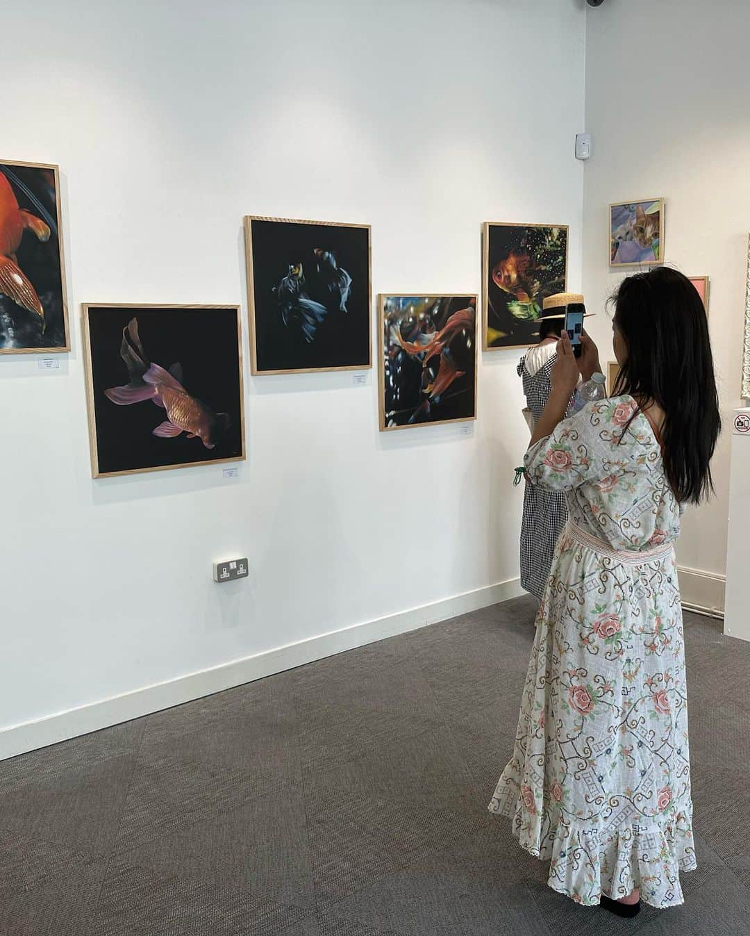 松下萌子さんのインスタグラム写真 - (松下萌子Instagram)「London🇬🇧 @swaygallerylondon  OIRAN-Chalk art by MOEKO MATSUSHITA  展示中です❣️  初のヨーロッパ個展🖼️🩵 充実してます💜」5月29日 5時40分 - moecochalkart