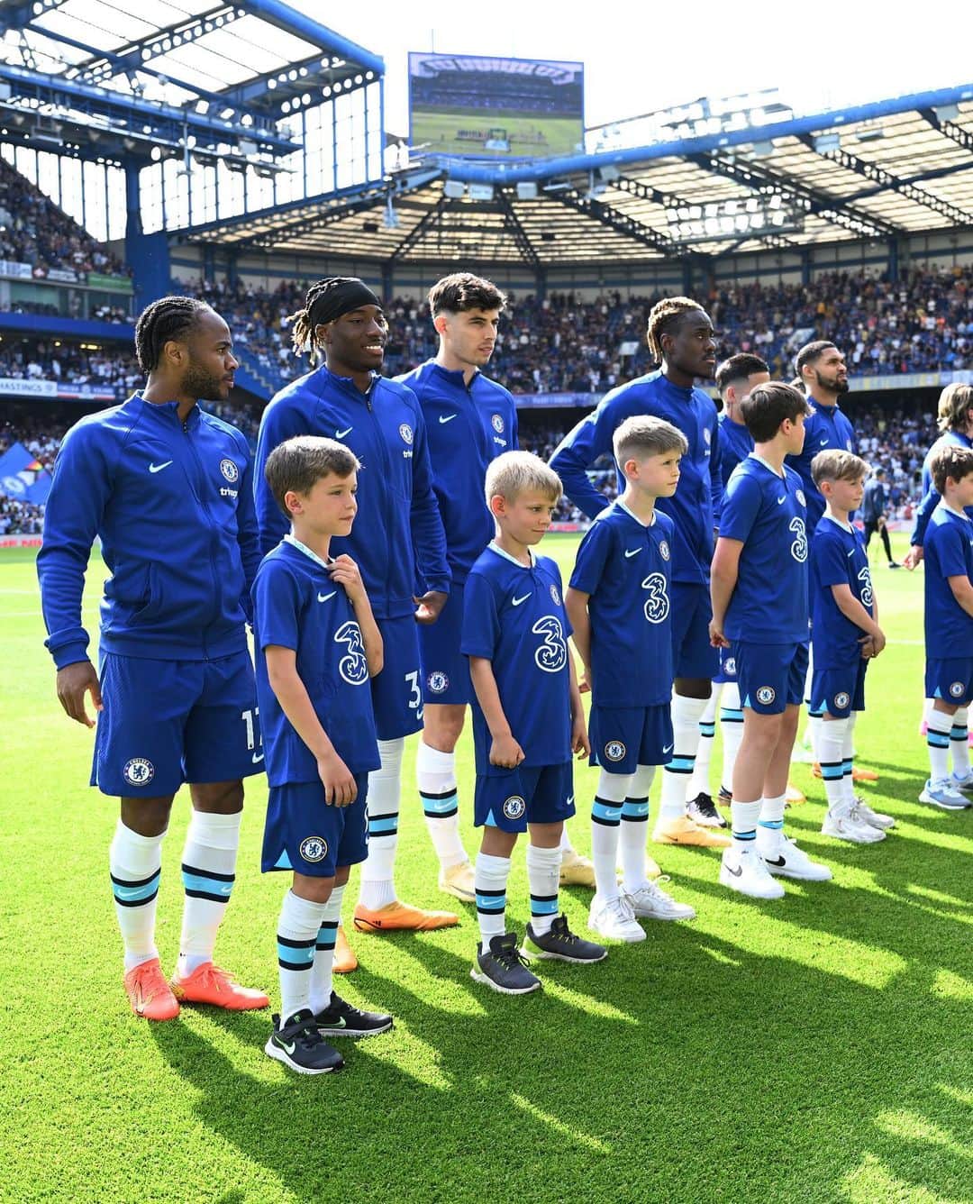 ラヒーム・スターリングさんのインスタグラム写真 - (ラヒーム・スターリングInstagram)「Appreciate the love and support from the fans 💙 even when it’s been tough this season.  Next season @chelseafc will be back 🤟🏾」5月29日 5時43分 - sterling7
