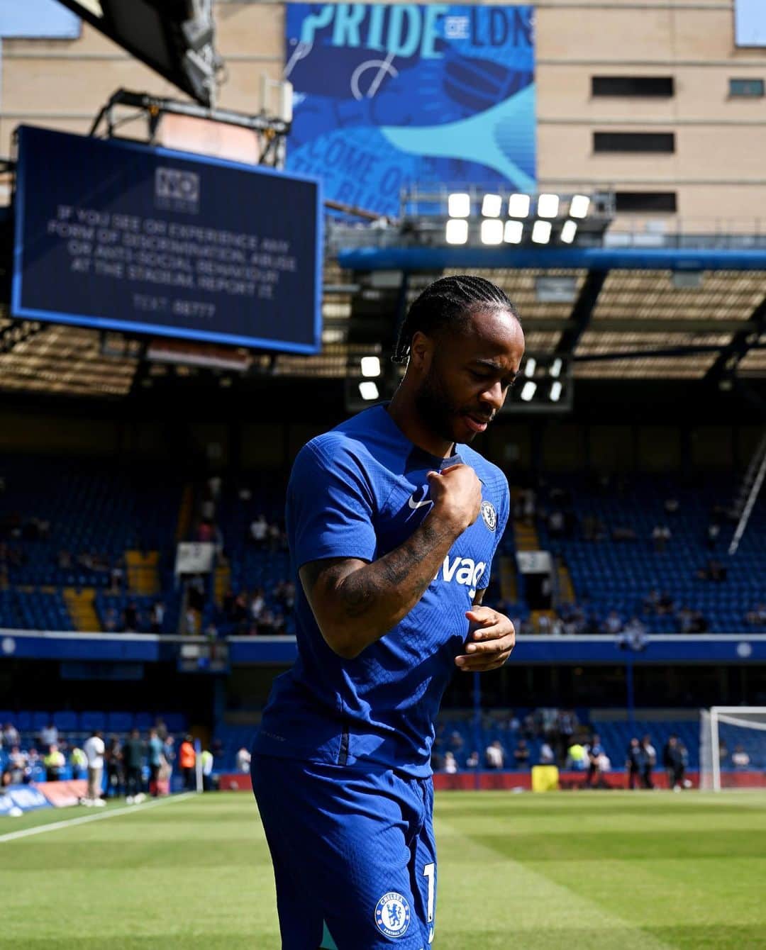 ラヒーム・スターリングさんのインスタグラム写真 - (ラヒーム・スターリングInstagram)「Appreciate the love and support from the fans 💙 even when it’s been tough this season.  Next season @chelseafc will be back 🤟🏾」5月29日 5時43分 - sterling7