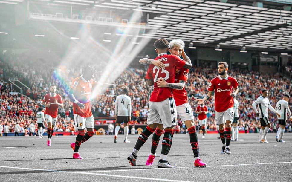 ジェイドン・サンチョのインスタグラム：「Ending our last game at Old Trafford with a win! 🙌🏼⚽️ Thank you guys for your continuous support not only to me personally but to everyone in the club.  One more big game ahead!」