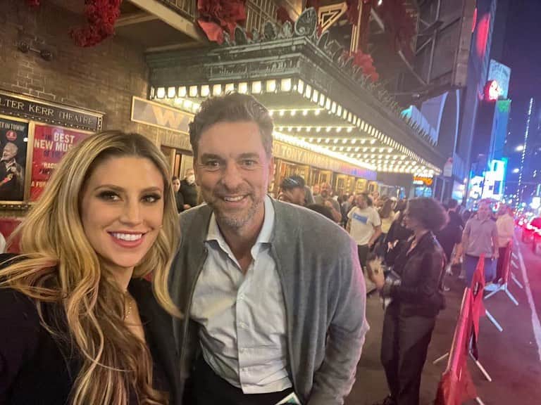 のインスタグラム：「So much fun last night watching @hadestown!! We absolutely loved it! 🙌🏼❤️ #broadwaymusical」
