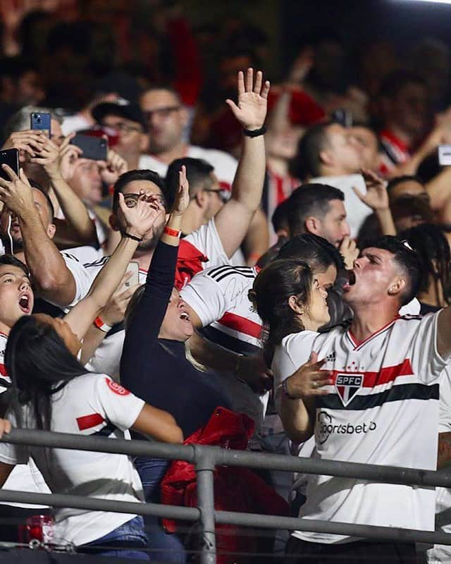 São Paulo FCさんのインスタグラム写真 - (São Paulo FCInstagram)「Mais de 2⃣7⃣ mil ingressos vendidos! Na quinta-feira (1), às 19h30, o São Paulo recebe o Sport pelas oitavas de final da Copa do Brasil, no Morumbi.  Vem com a gente! Acesse spfc.totalacesso.com  #VamosSãoPaulo 🇾🇪」5月29日 6時31分 - saopaulofc