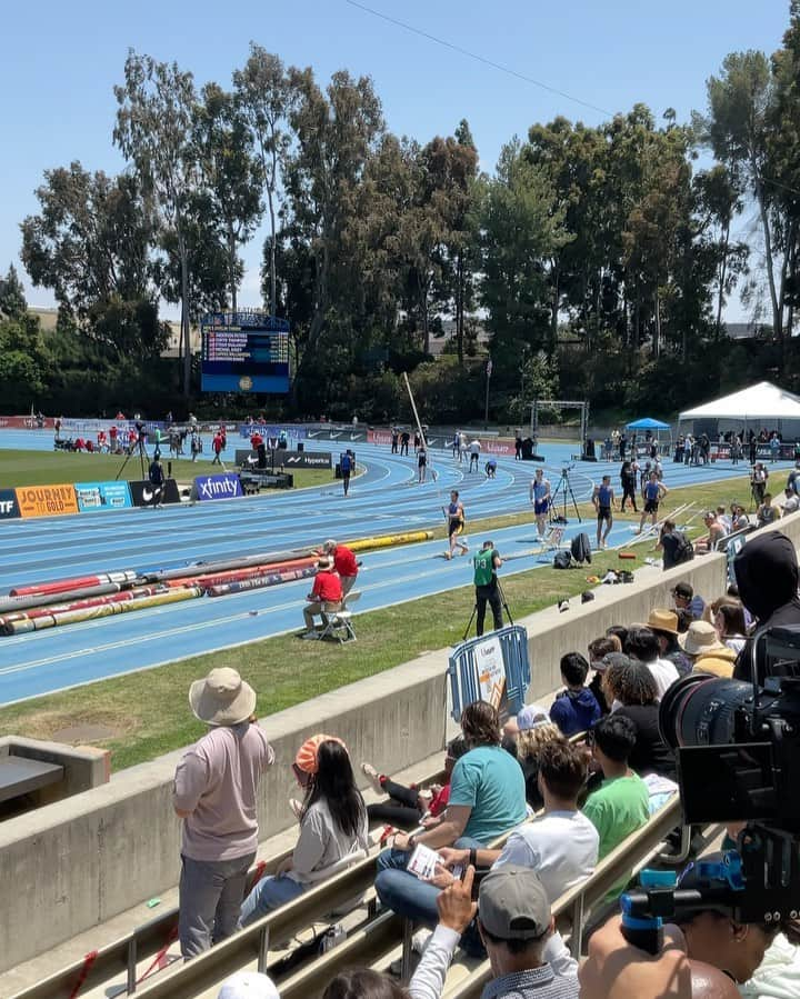 ルノー・ラビレニのインスタグラム：「Jumping in the U.S.A 🇺🇸 🤩    C’est le moment de rentrer à la maison après deux semaines intenses d’entraînements et une belle compétition pour finir 👌🏼  Ainsi que de belles images pour un super projet avec @scc_france 🎥」