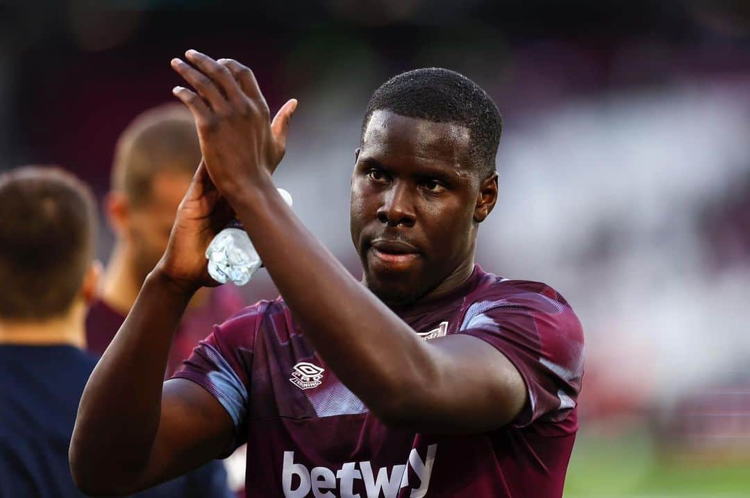 クル・ズマのインスタグラム：「The @premierleague is over.. lots of ups and downs but thank y’all for your support ⚒️❤️ all eyes on the last game ! 👊🏿 #final #uZoumaki」