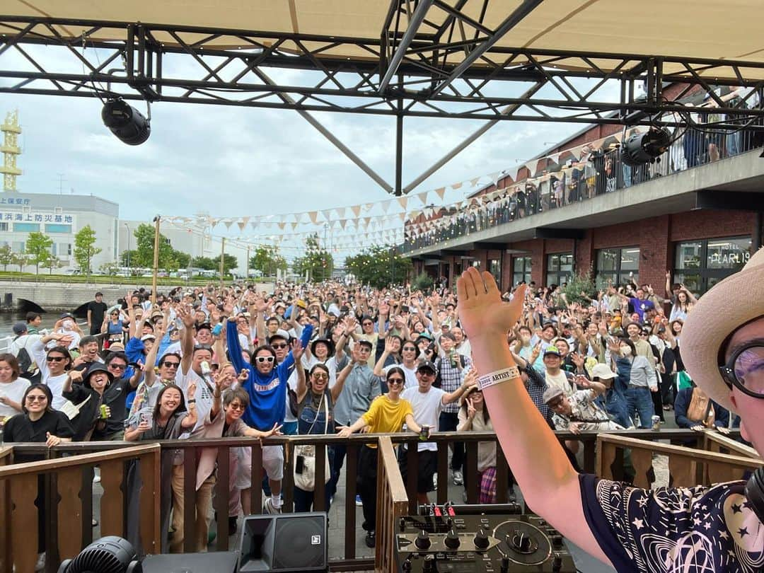 田中知之さんのインスタグラム写真 - (田中知之Instagram)「GREENROOM FESTIVAL やっぱり良いフェスだなぁ。楽屋で会いたかった人達にも一斉に会えた。」5月29日 7時09分 - tomoyukitanaka