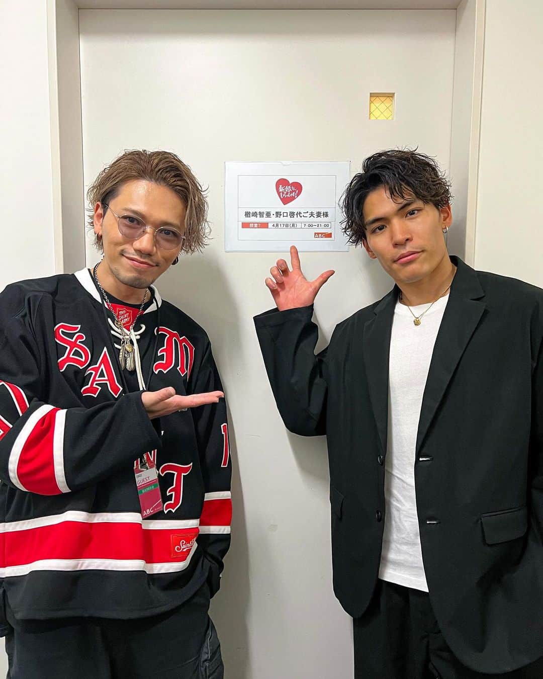 のインスタグラム：「昨日放送された、 新婚さんいらっしゃい【メダリスト大集合アスリートSP】 にて、スポーツクライミング日本代表  楢﨑  智亜さん @tomoa_narasaki  のヘアメイクをさせて頂きました✂️  楢﨑さん夫妻をはじめ、ABC朝日放送の皆様、 貴重な経験をさせて頂きありがとうございました🙇🏻✨  #楢﨑智亜 #野口啓代 #新婚さんいらっしゃい #ABCテレビ #朝日放送テレビ #saintmichael  #saintmxxxxxx #セントマイケル #goros #ゴローズ」