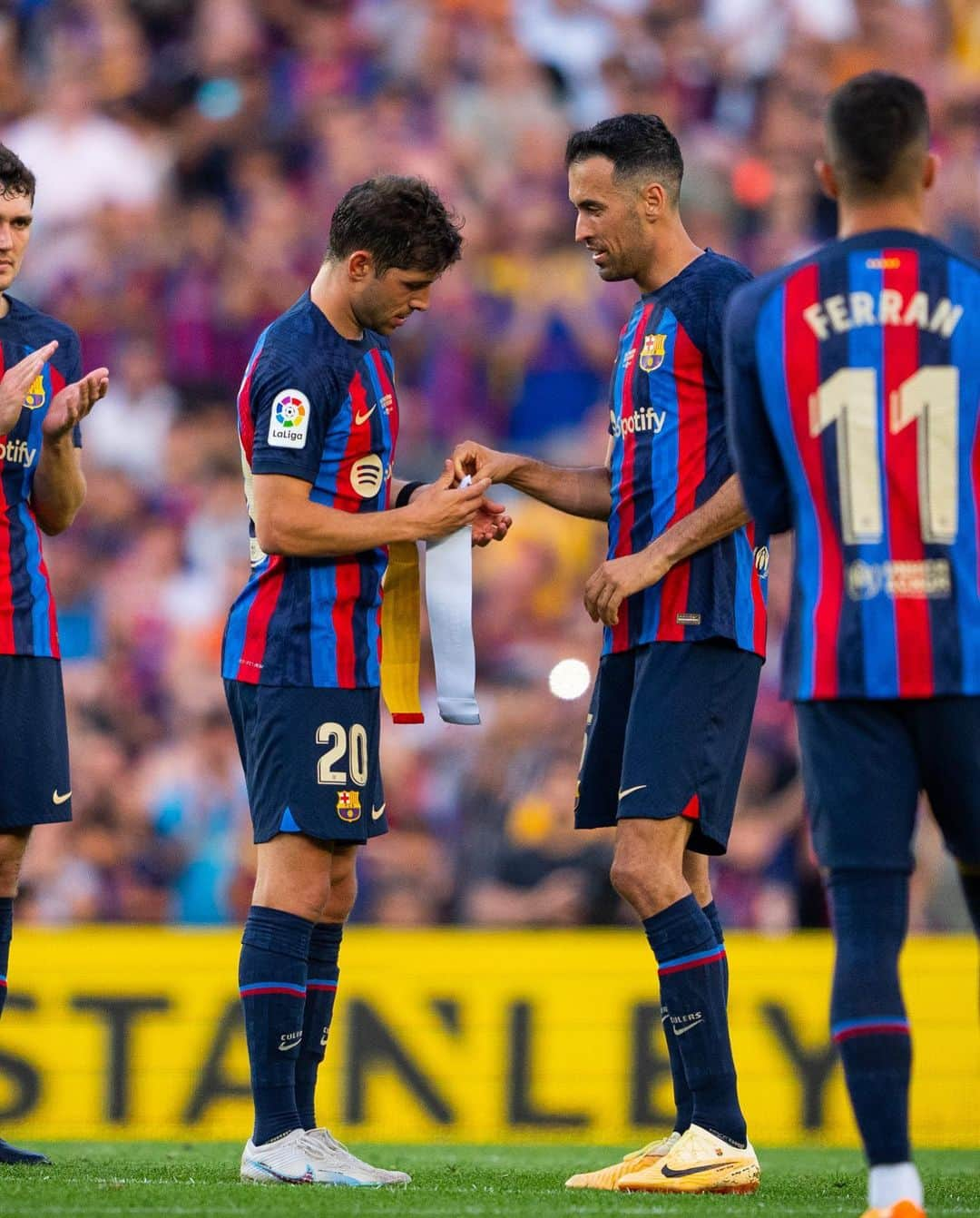 セルジ・ロベルトさんのインスタグラム写真 - (セルジ・ロベルトInstagram)「No és un adéu, és un fins aviat, @5sergiob @jordialbaoficial & Spotify Camp Nou ❤️🏟️」5月29日 7時27分 - sergiroberto